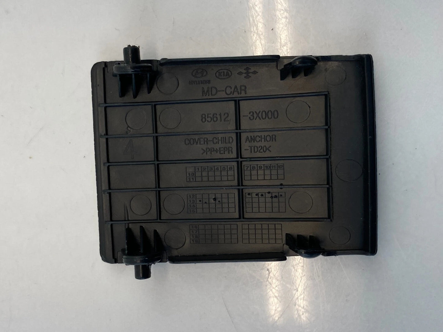 2011-2013 HYUNDAI ELANTRA SEDAN REAR SEAT BELT ANCHOR CHILD COVER TRIM PLATE OEM