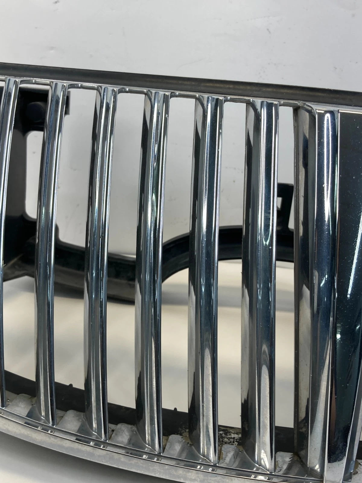 1998-2002 LINCOLN TOWN CAR FRONT UPPER GRILLE CHROME W/ EMBLEM XW13-8200-BA OEM