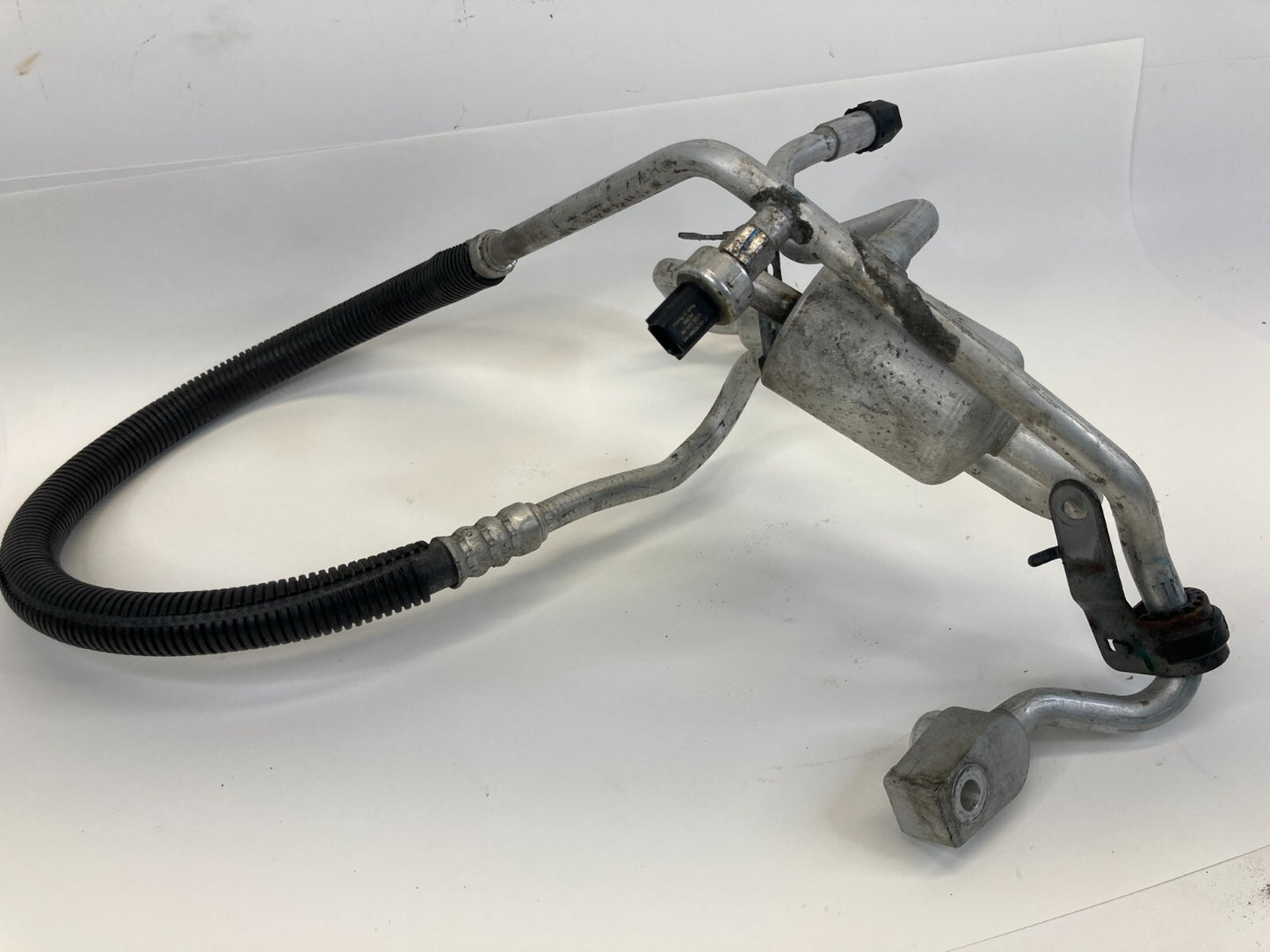 2015-2018 Ford Edge 2.0L L4 Automatic AC Refrigerant Discharge Hose Line OEM