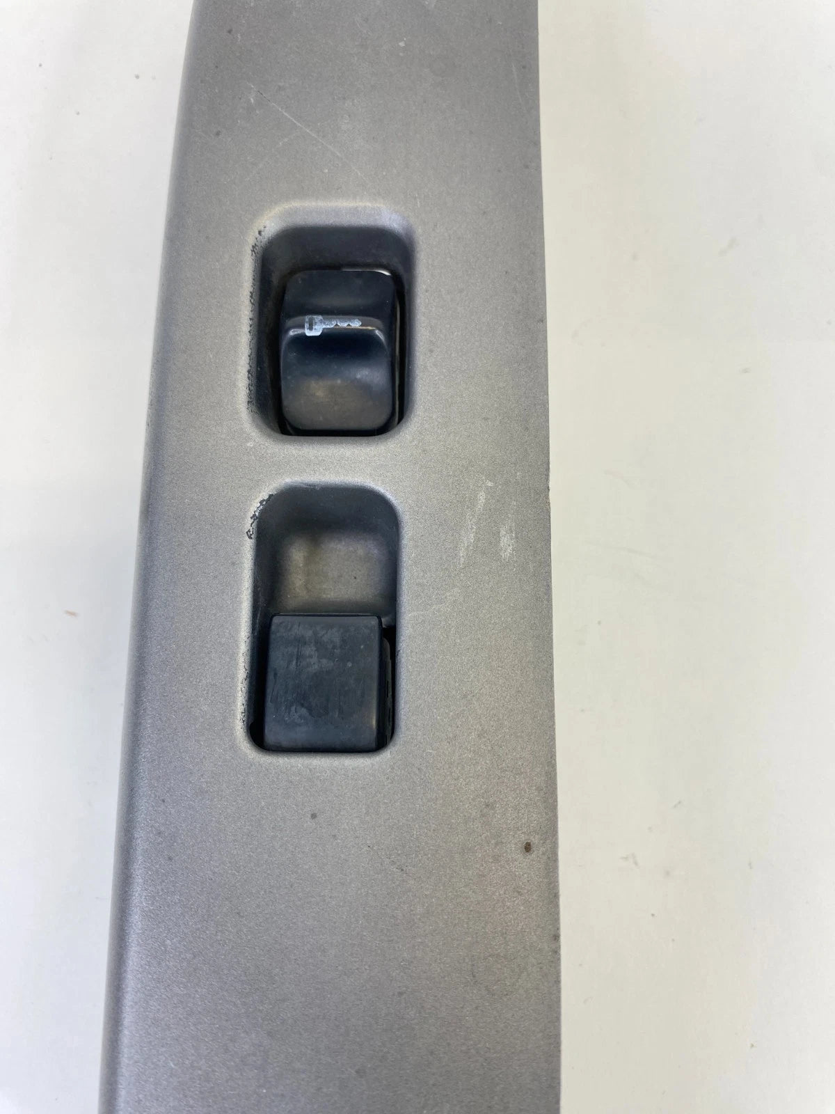 2000-2004 NISSAN XTERRA FRONT RIGHT WINDOW CONTROL SWITCH W/ BEZEL OEM