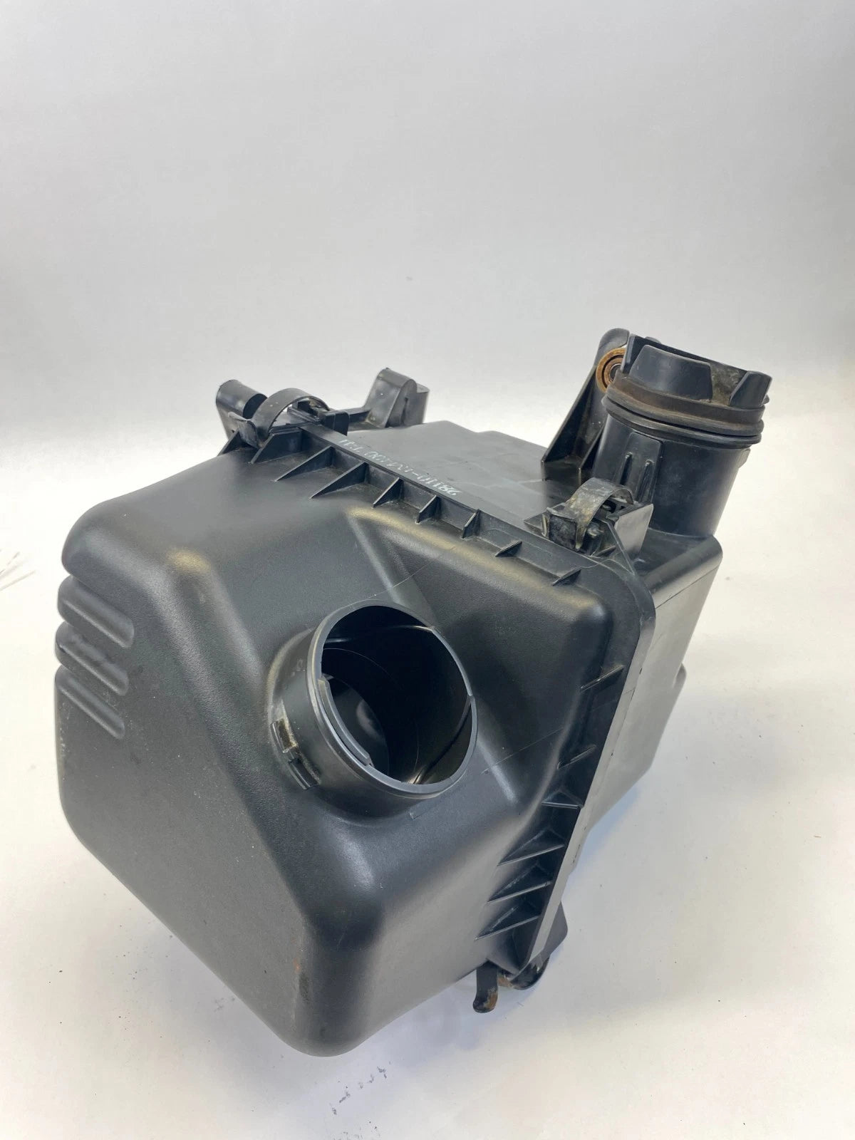 2010-2013 KIA FORTE 2.0L AIR CLEANER FILTER BOX HOUSING ASSEMBLY 28110-1M400