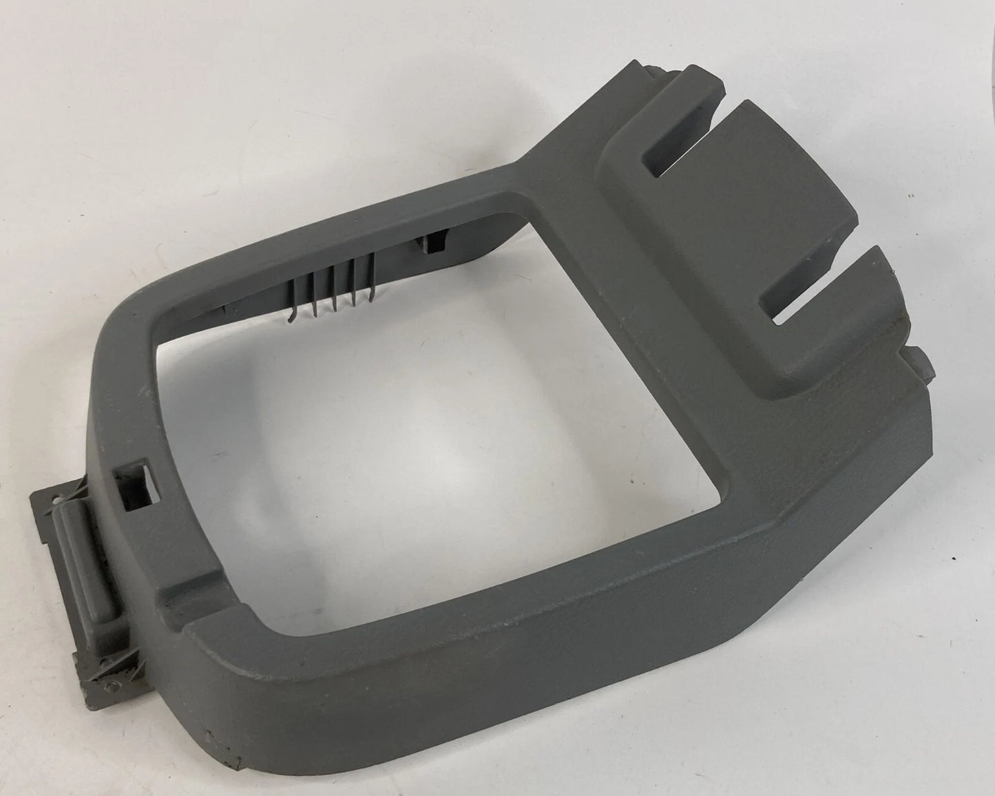 09 KIA BORREGO FRONT CENTER CONSOLE ARMREST SURROUNDING BEZEL COVER MOLDING OEM