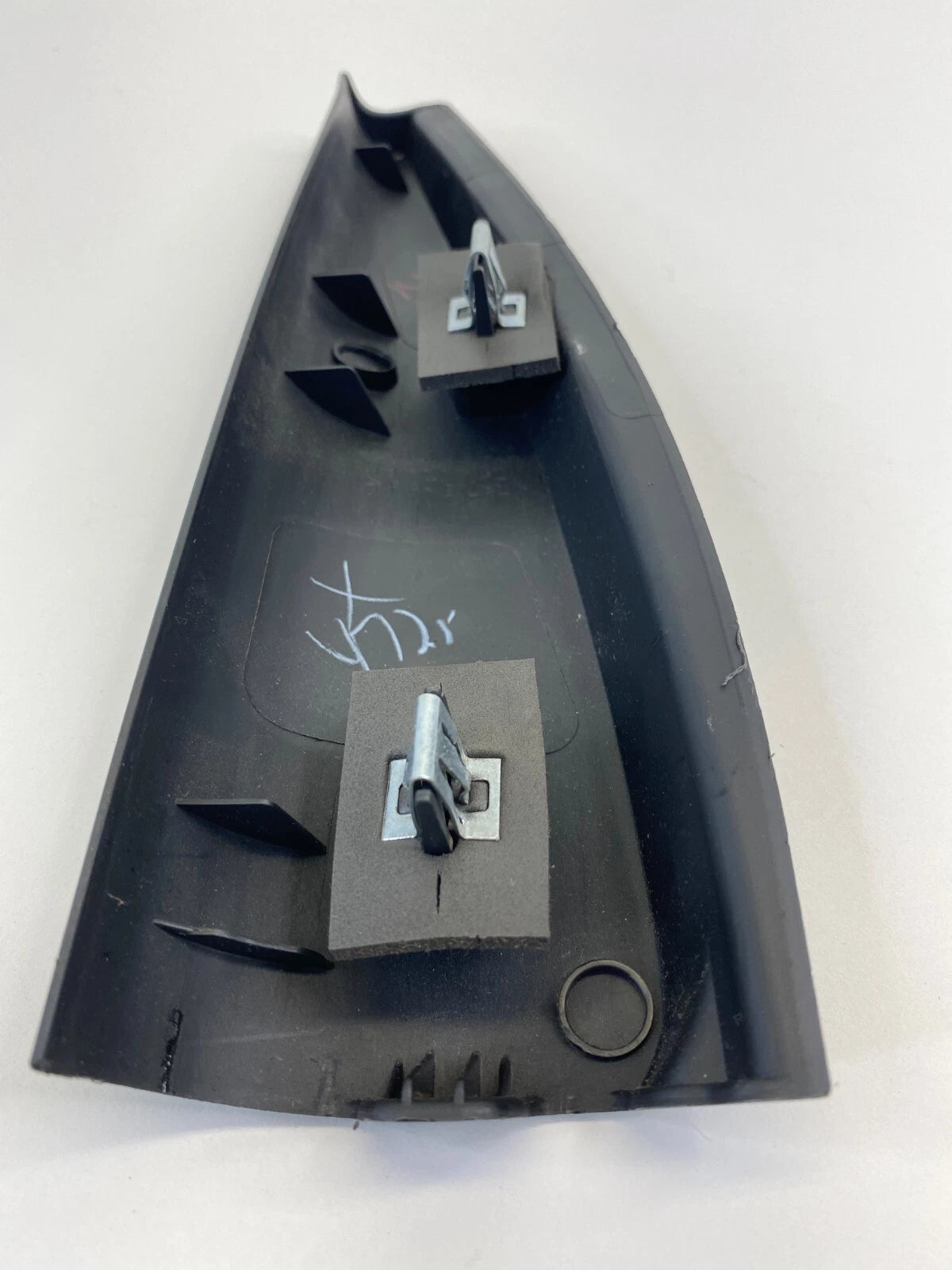 2009-2012 CHEVROLET TRAVERSE REAR LEFT DOOR INNER FRAME CORNER BEZEL 25852794