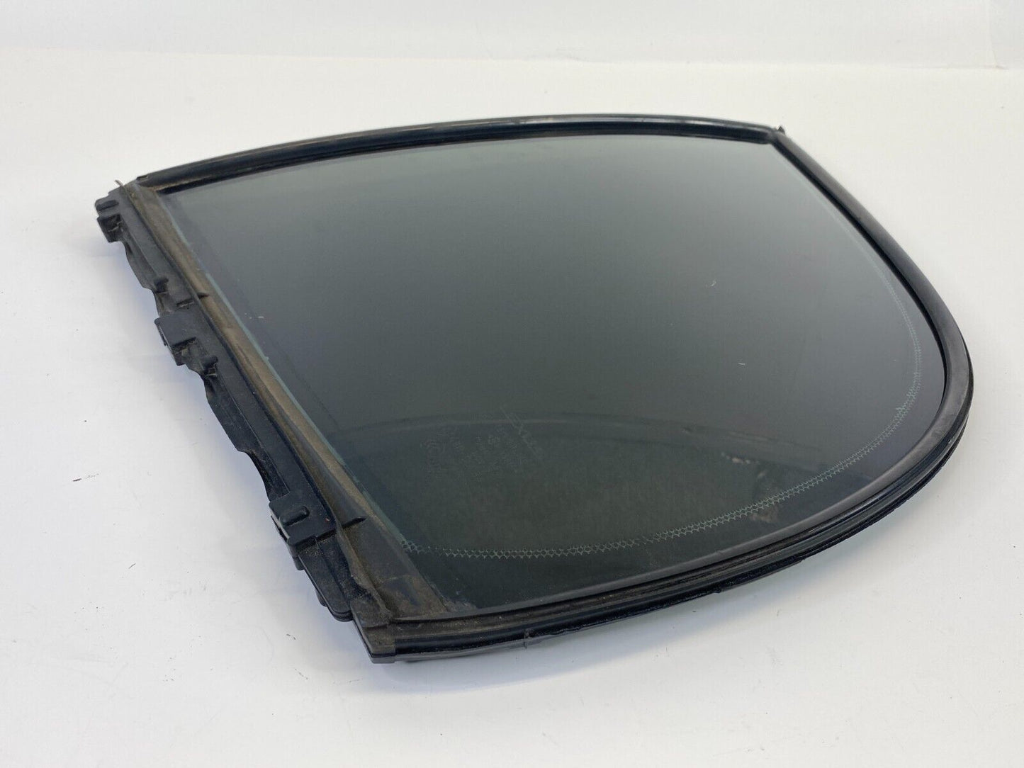 1998-2005 Lexus GS300 Rear Left Side Door Vent Quarter Window Glass 68189-30100