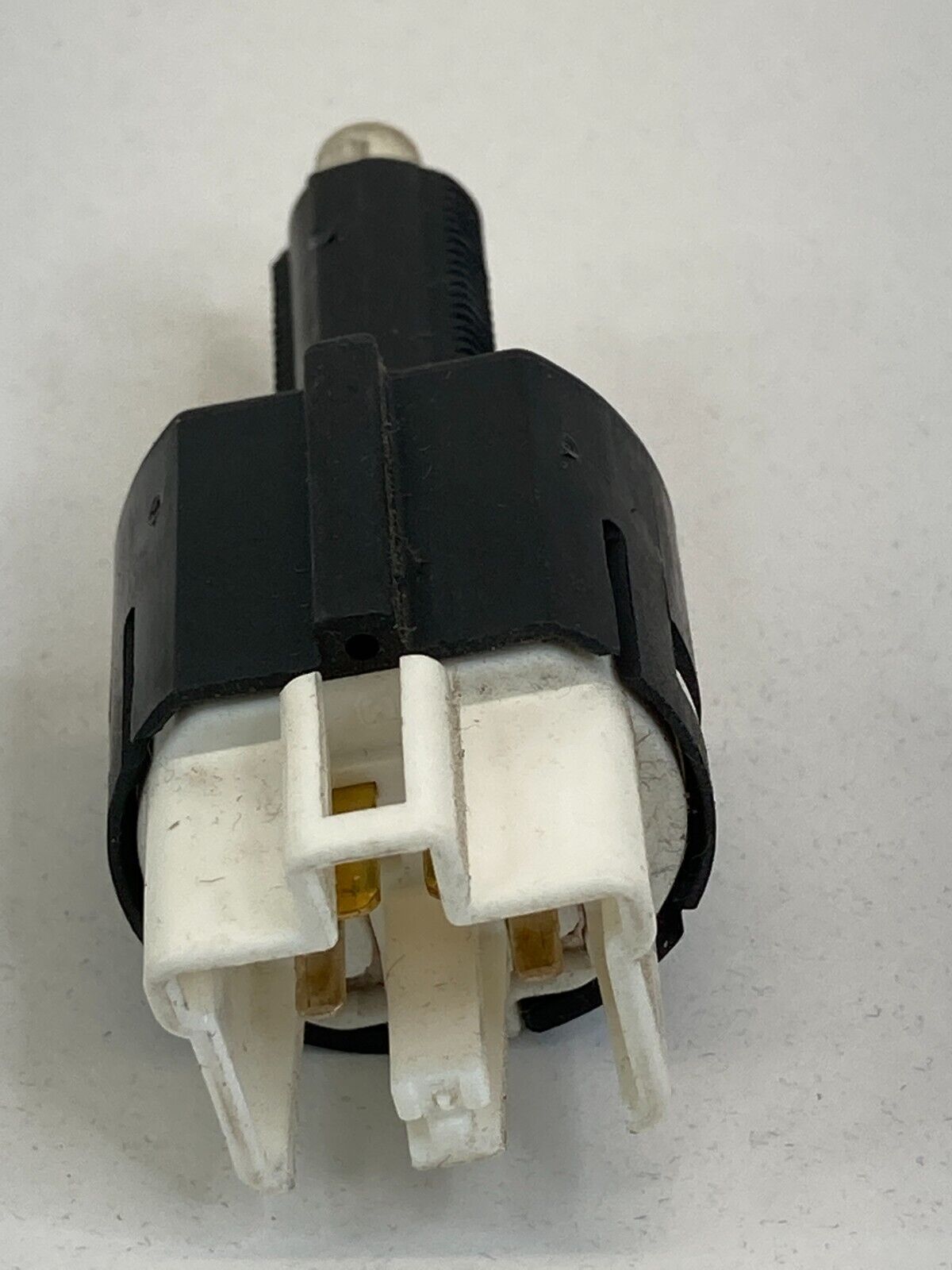 2004-2008 2010 2011 Mitsubishi Endeavor SUV 3.8L Brake Stop Light Lamp Switch