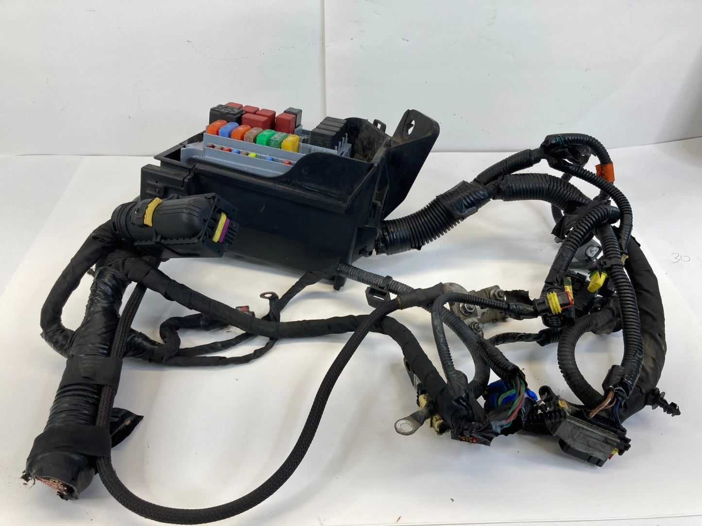 2012-2017 Fiat 500 A/T Engine Fuse Relay Box Fusebox Compartment w/ Terminal OEM