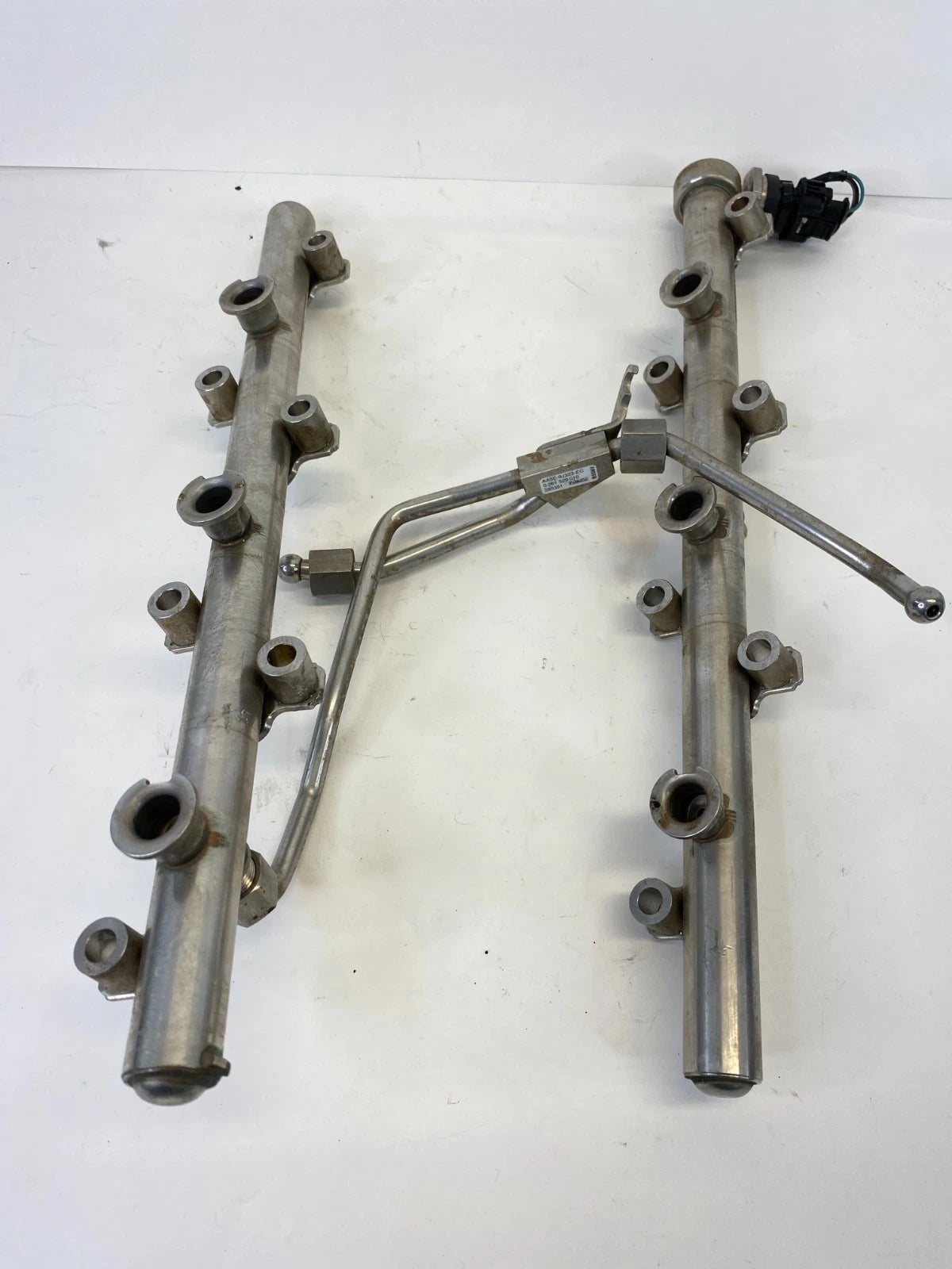 2016-2019 FORD EXPLORER INTERCEPTOR 3.5L V6 FUEL INJECTION RAIL ASSY OEM