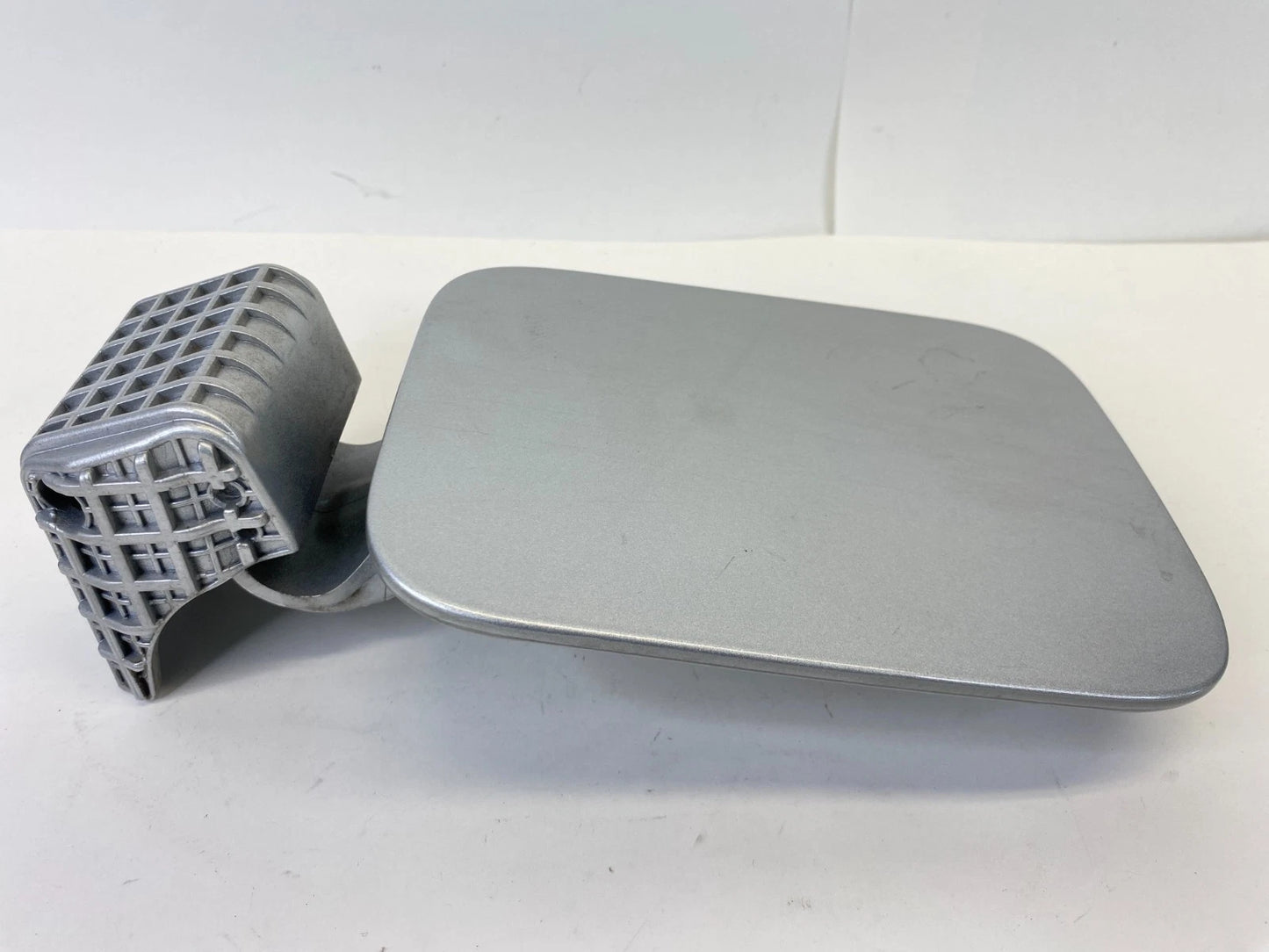 2015-2019 HYUNDAI SONATA FUEL FILLER GAS TANK LID DOOR COVER 69510-C2000 OEM