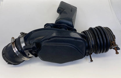 2003-2006 INFINITI G35 3.5L V6 ENGINE AIR INTAKE RESONATOR BOX TUBE HOSE OEM