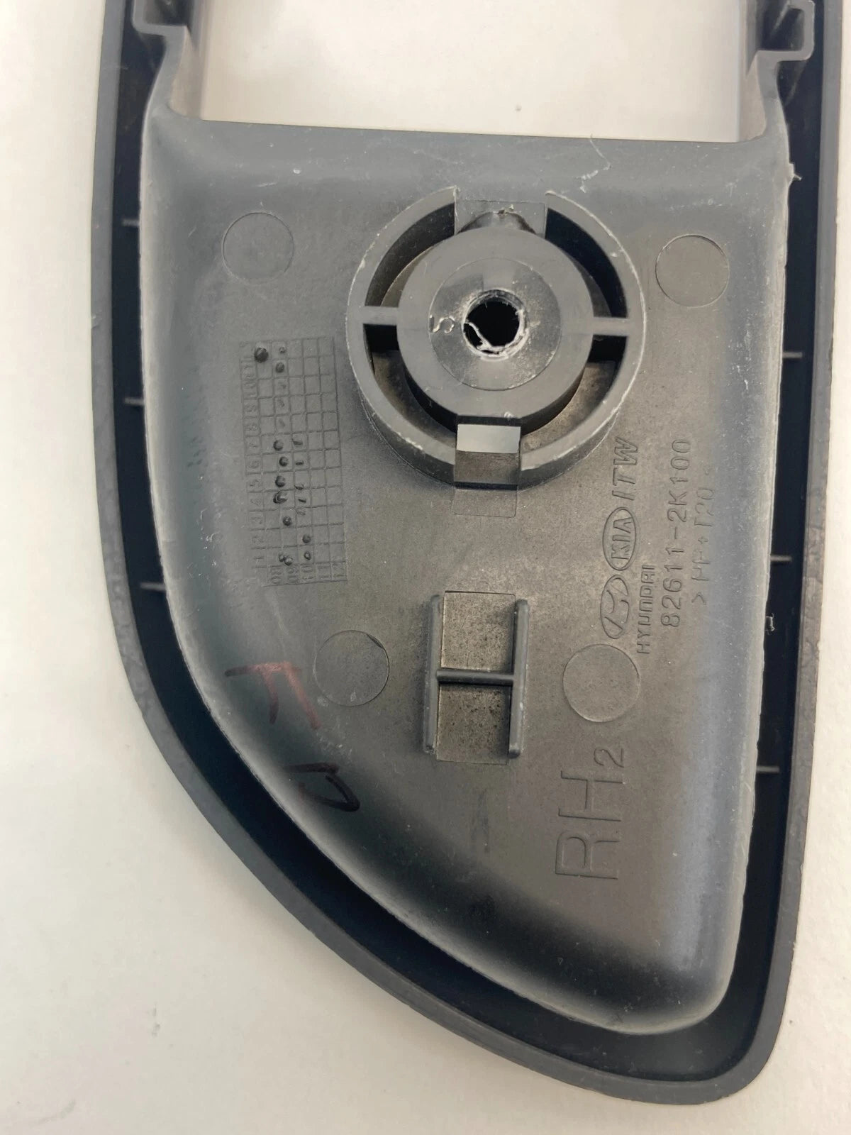 10-13 KIA SOUL FRONT RIGHT SIDE INNER DOOR HANDLE COVER BEZEL TRIM 82611-2K100