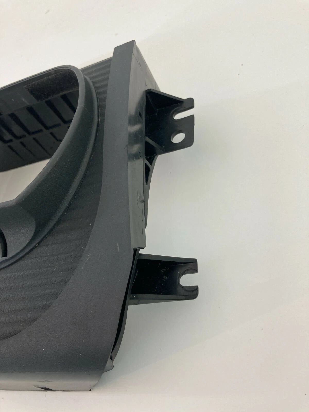 2005 CHRYSLER 300 SIGNATURE STEERING COLUMN SHROUD TRIM BEZEL P/N 0UU28XXXAB OEM