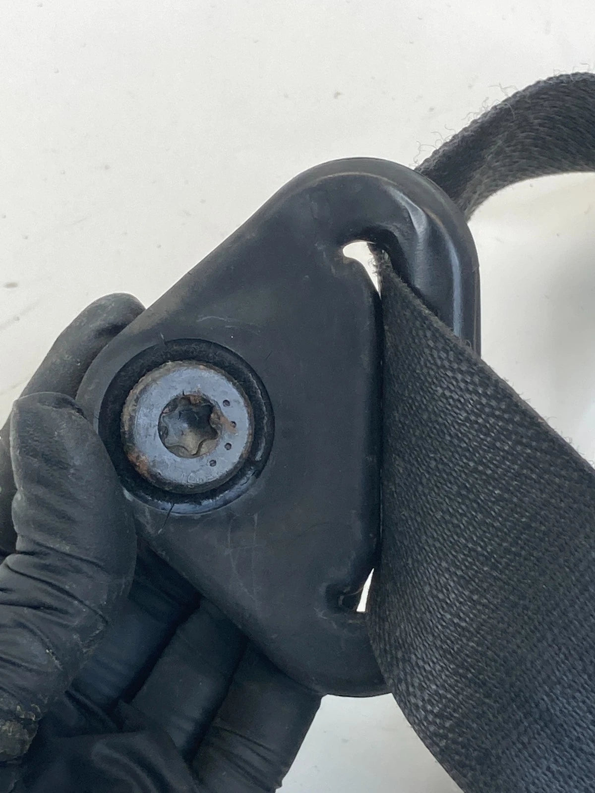 2005-2007 MERCURY MARINER FRONT LEFT SIDE SEAT BELT RETRACTOR P606621748B OEM