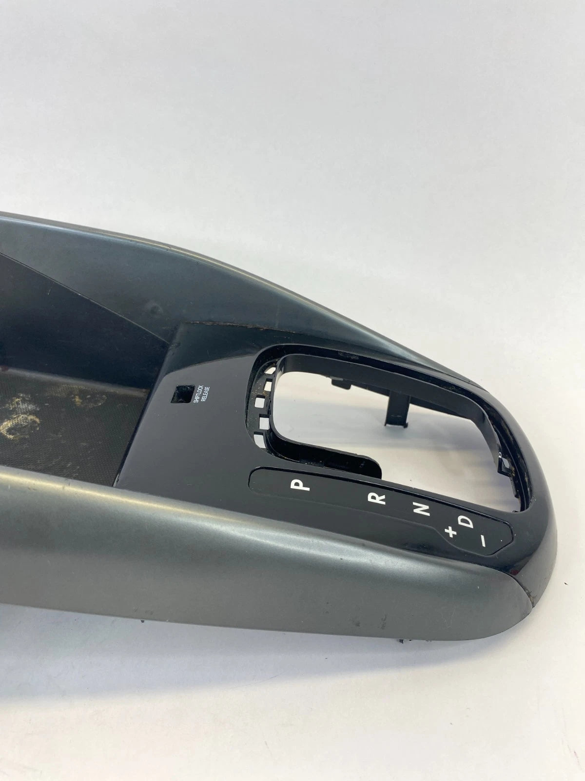 2011-2013 KIA FORTE A/T FLOOR CONSOLE GEAR SHIFTER BEZEL TRIM PANEL ASSEMBLY OEM