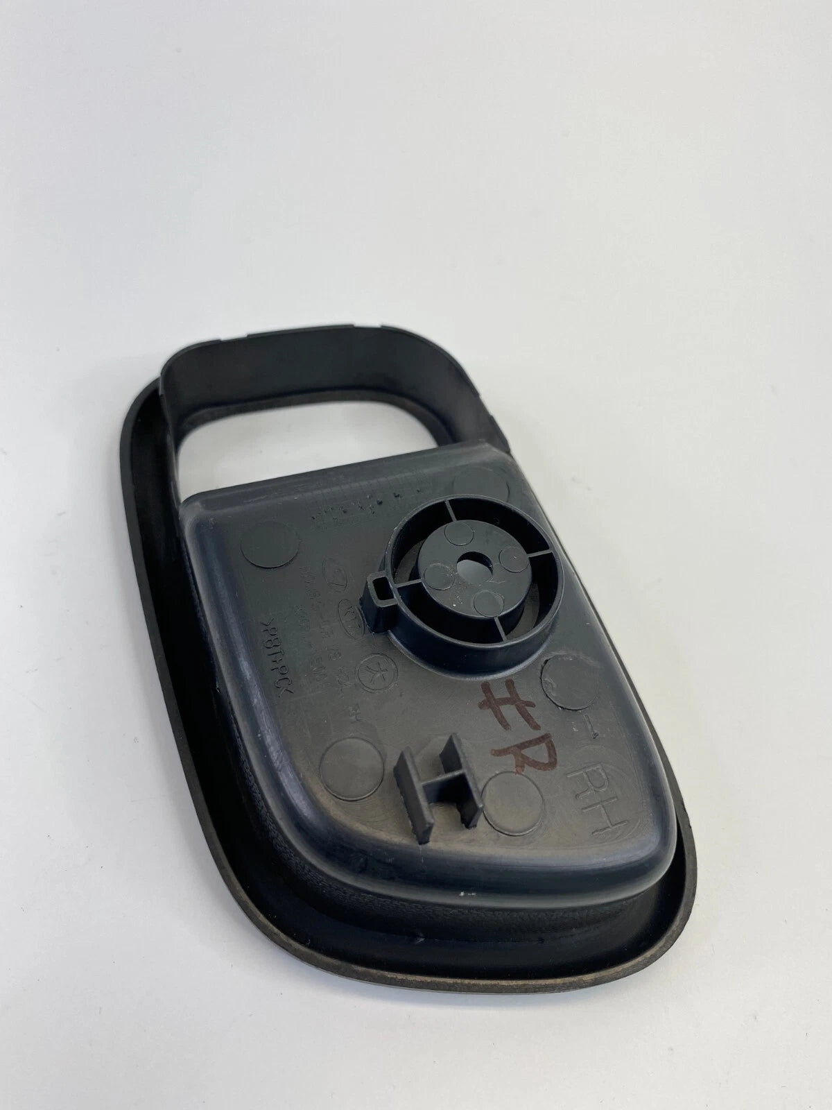 06-11 HYUNDAI ACCENT FRONT RIGHT INNER DOOR HANDLE COVER BEZEL TRIM 82621-1E001