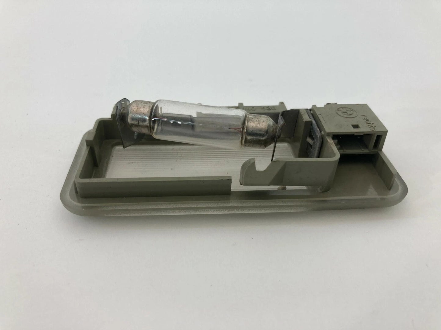 2001-2005 BMW 325I 325XI 330I OVERHEAD RIGHT RH SUNVISOR DOME MAP LIGHT LAMP OEM