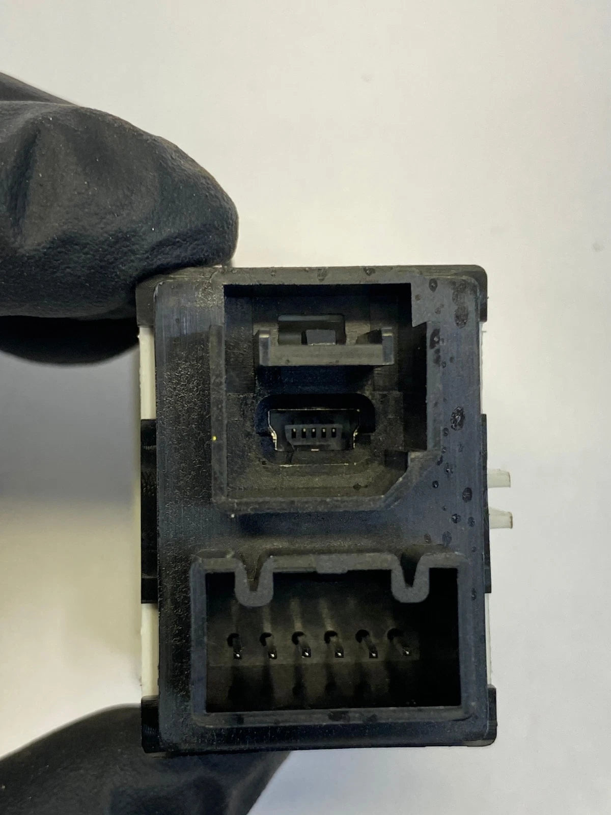 2012-2017 CHEVROLET EQUINOX USB AUX AUDIO PORT MODULE FRONT OEM FACTORY 22836649
