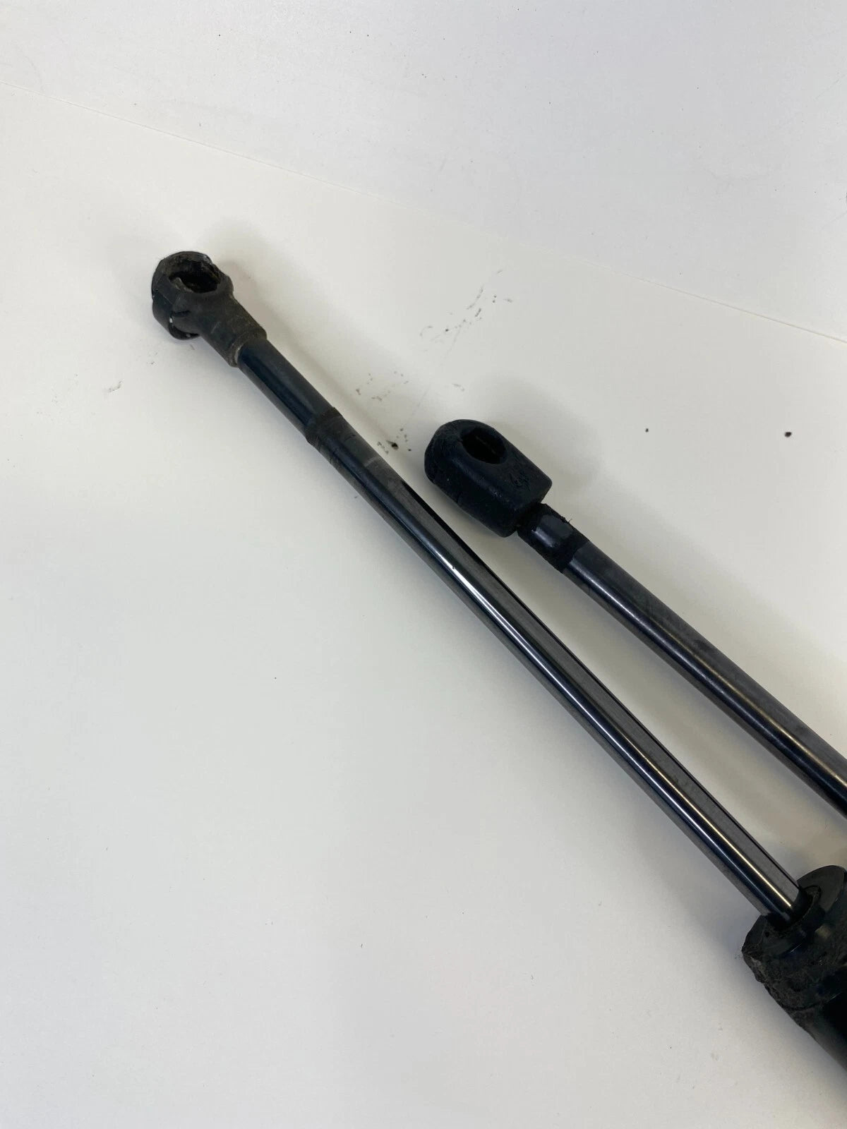 10-16 CADILLAC SRX TAILGATE LIFTGATE ACTUATOR LIFT STRUT CYLINDER PAIR 20928645