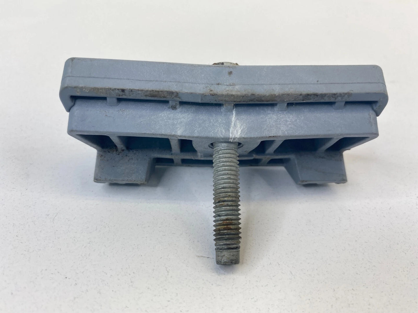 2016 CHEVROLET IMPALA 11-16 REGAL 2.5L BATTERY HOLDER DOWN MOUNT 09115187 OEM