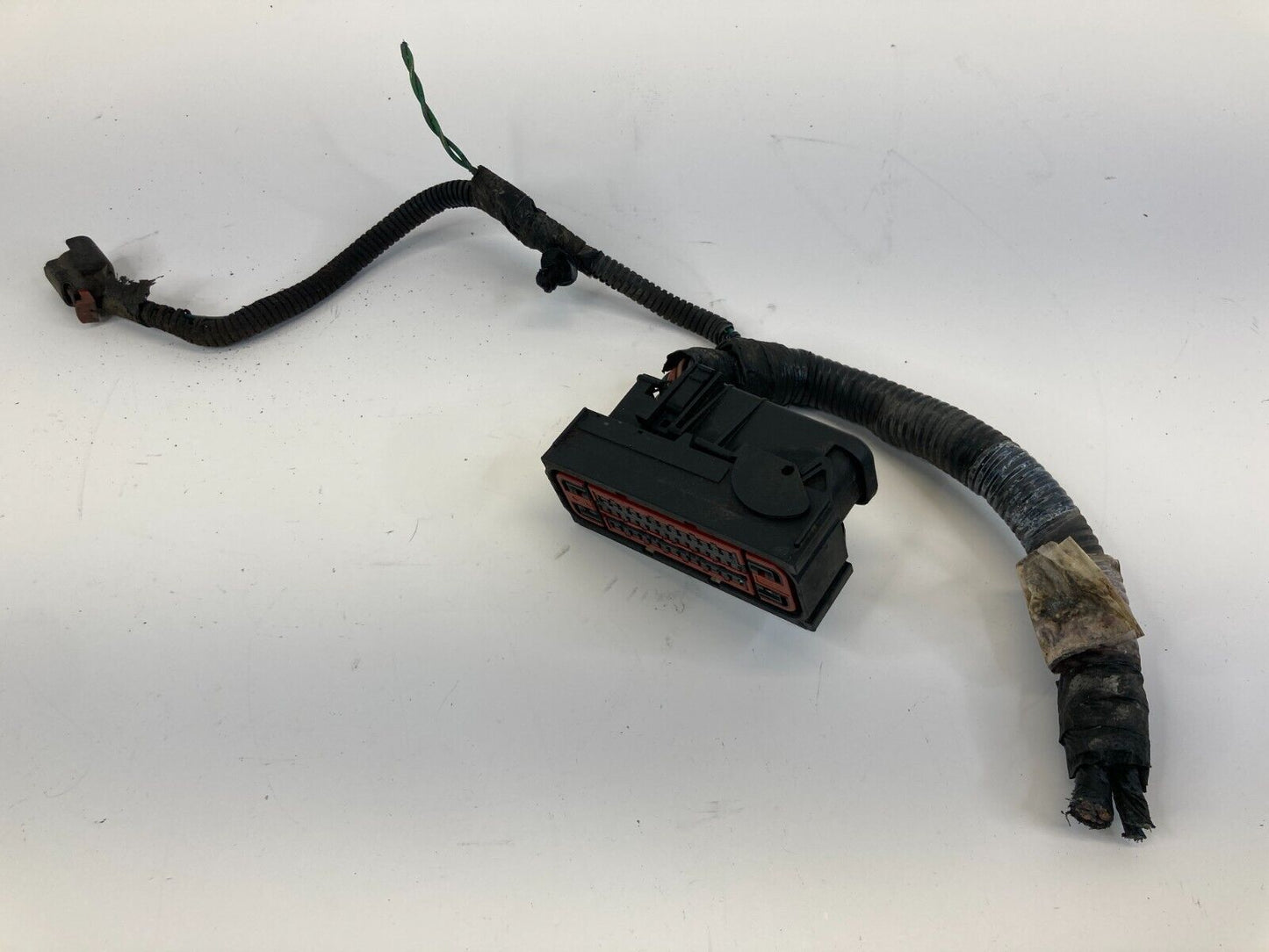 2009-2011 Volkswagen Routan 3.8L A/T FWD ABS Anti Lock Brake Pump Connector OEM