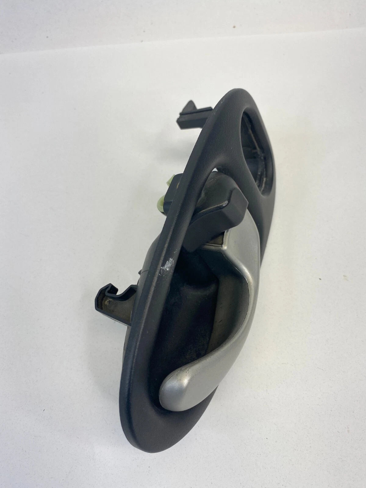 2002-2005 SATURN VUE FRONT RIGHT PASSENGER INNER DOOR HANDLE 22710829 OEM