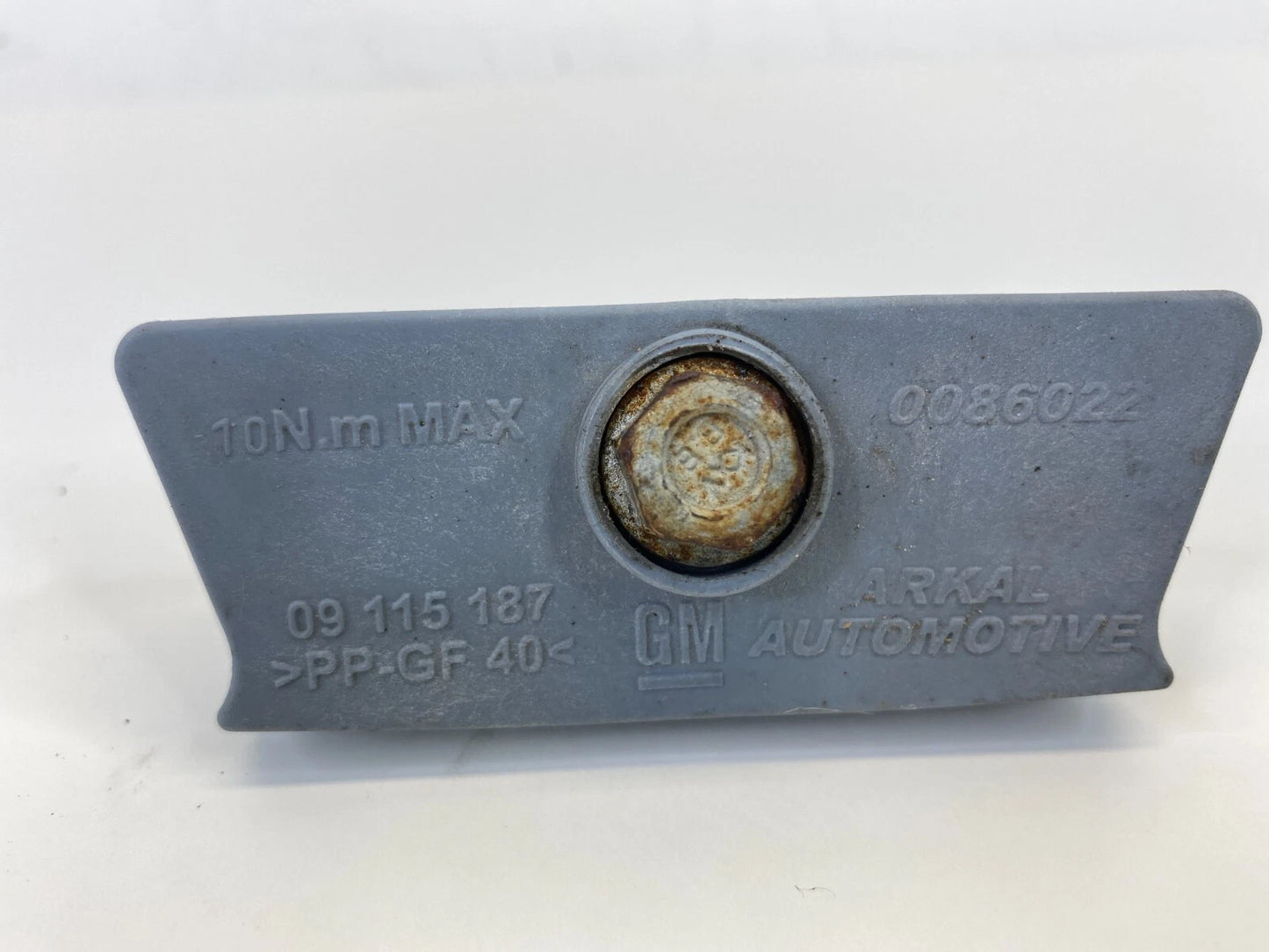 2013-2015 CHEVROLET MALIBU BATTERY HOLD DOWN RETAINER FRONT OEM FACTORY 09115187