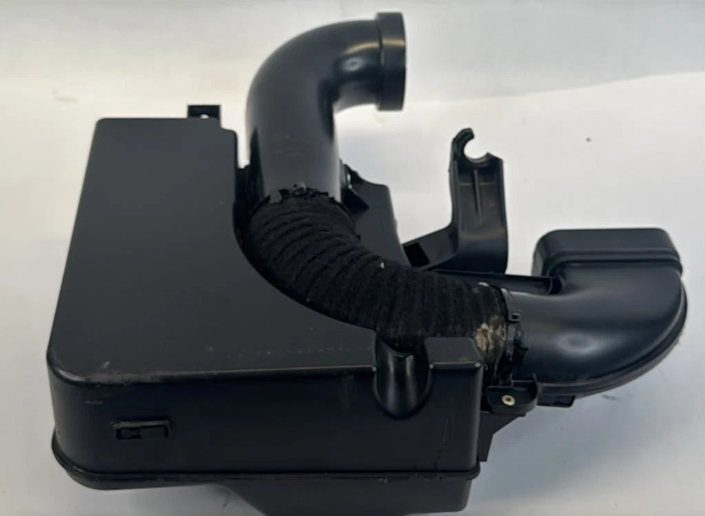 12-17 HYUNDAI ACCENT 4DR 5DR 1.6L AIR INTAKE CLEANER RESONATOR HOSE 28190-1R000