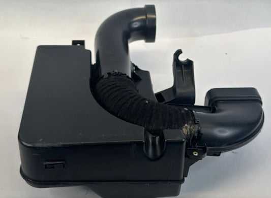 12-17 HYUNDAI ACCENT 4DR 5DR 1.6L AIR INTAKE CLEANER RESONATOR HOSE 28190-1R000