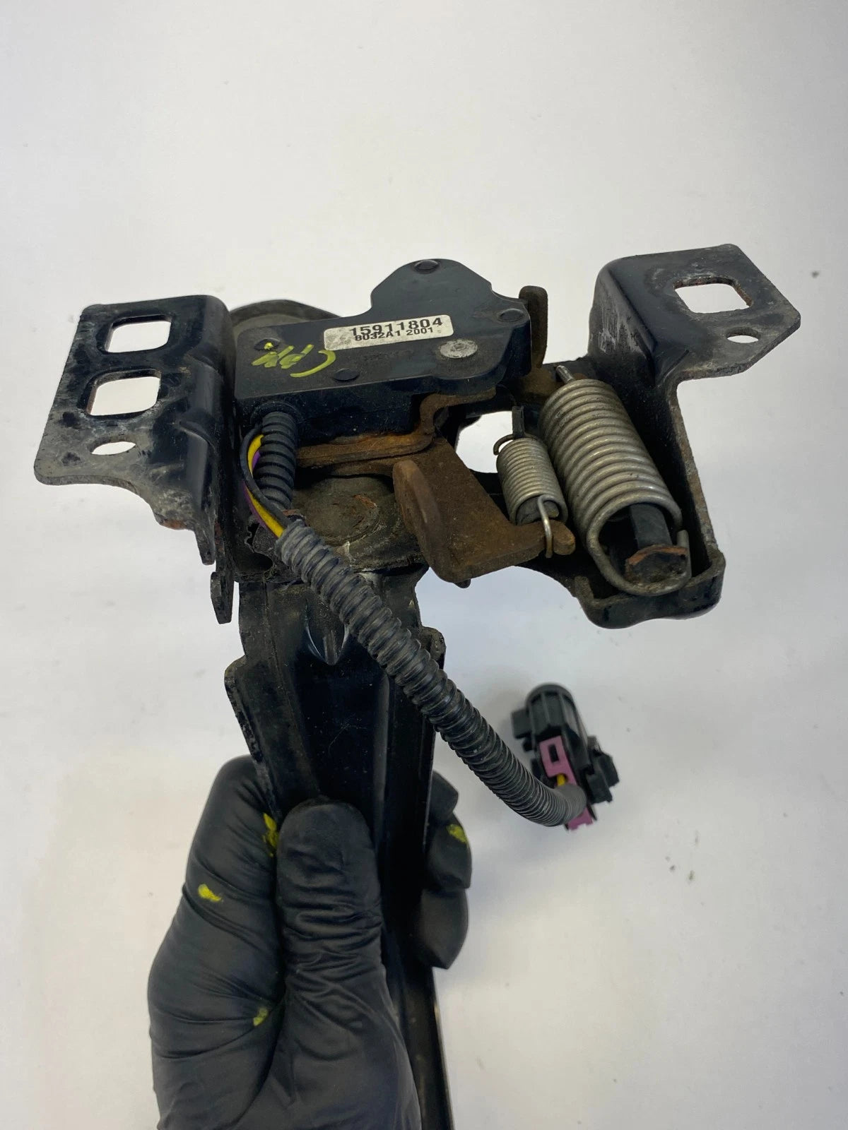 2006-2011 CHEVROLET HHR HOOD LATCH WITH REMOTE START SENSOR 25793975 OEM