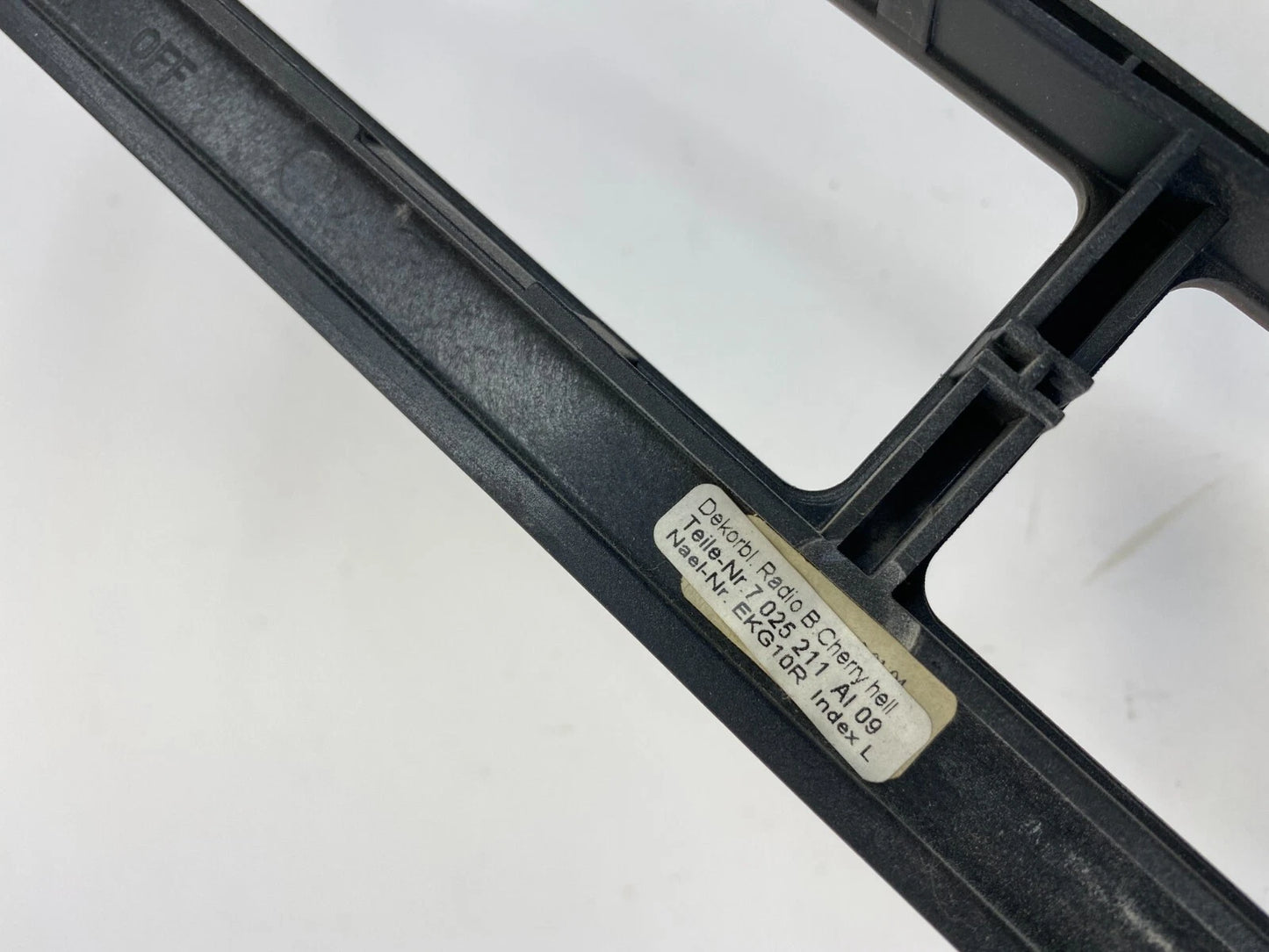 2002-2005 BMW 745I SEDAN CENTER DASHBOARD CD PLAYER RADIO BEZEL TRIM 7025211 OEM