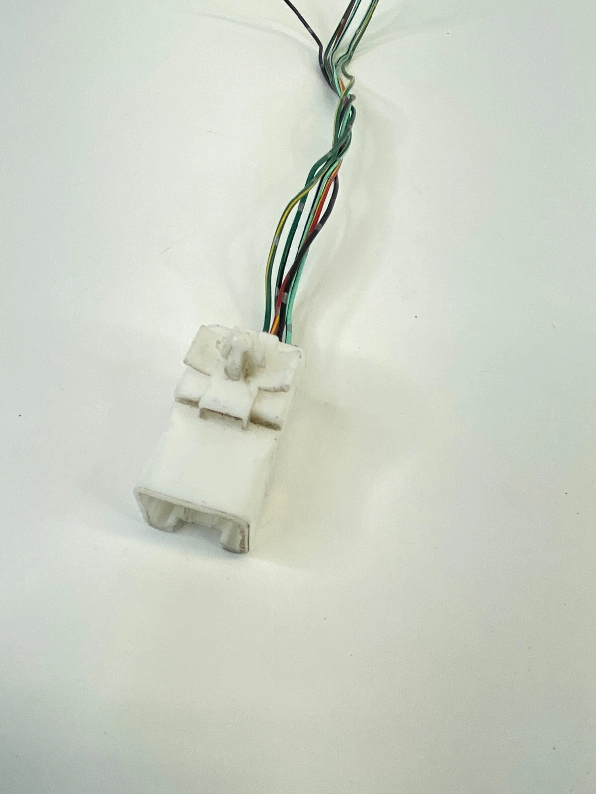 2004 2005 2006 MAZDA MPV REAR LEFT SIDE TAIL LIGHT TAILLIGHT WIRE CONNECTOR OEM