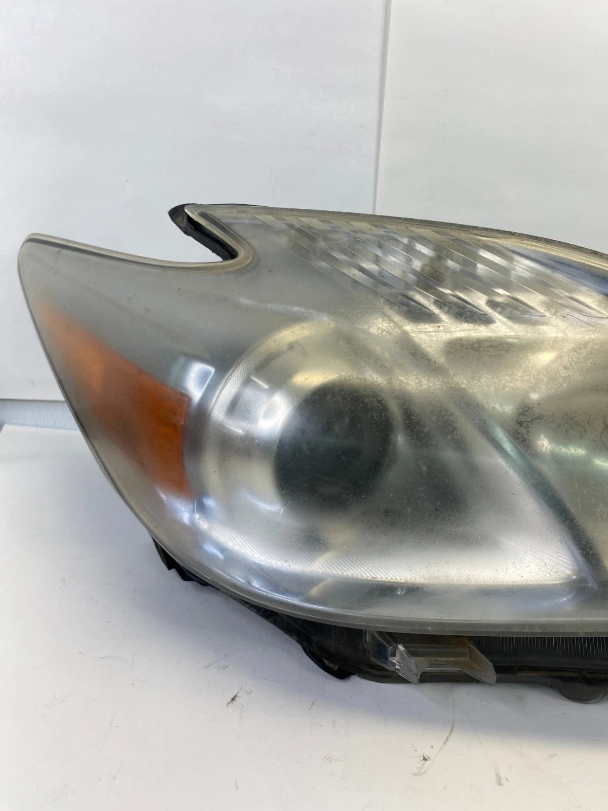 2010-2011 TOYOTA PRIUS RIGHT PASSENGER SIDE HEADLIGHT HEAD LAMP ASSEMBLY OEM