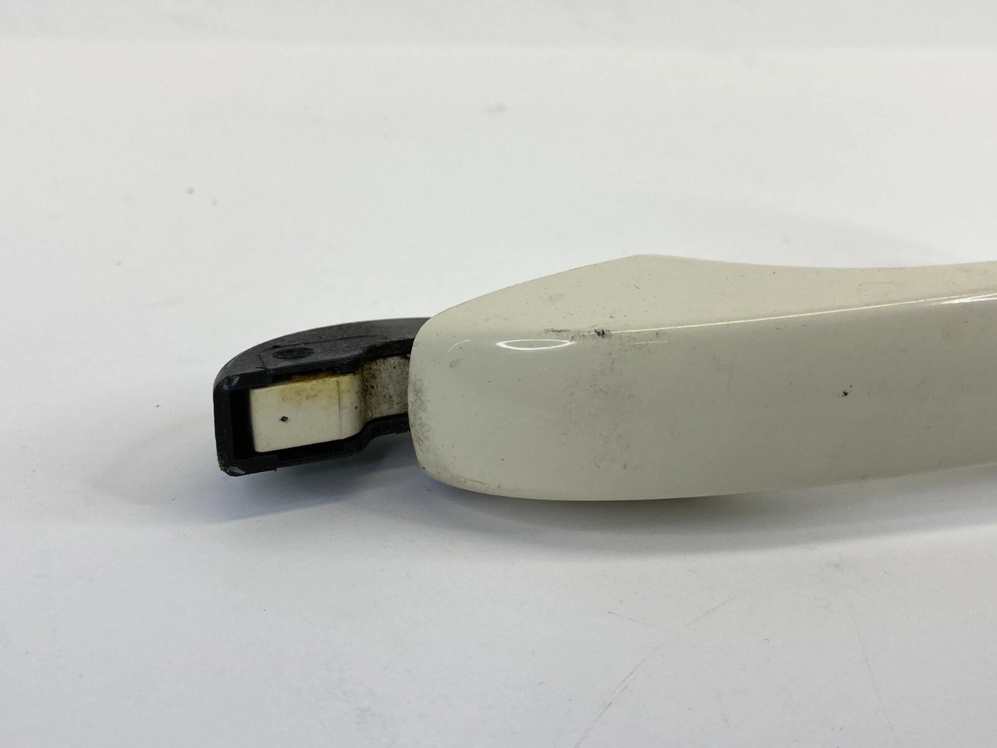 2005-2010 CHRYSLER 300 FRONT LEFT DRIVER SIDE EXTERIOR OUTER DOOR HANDLE OEM