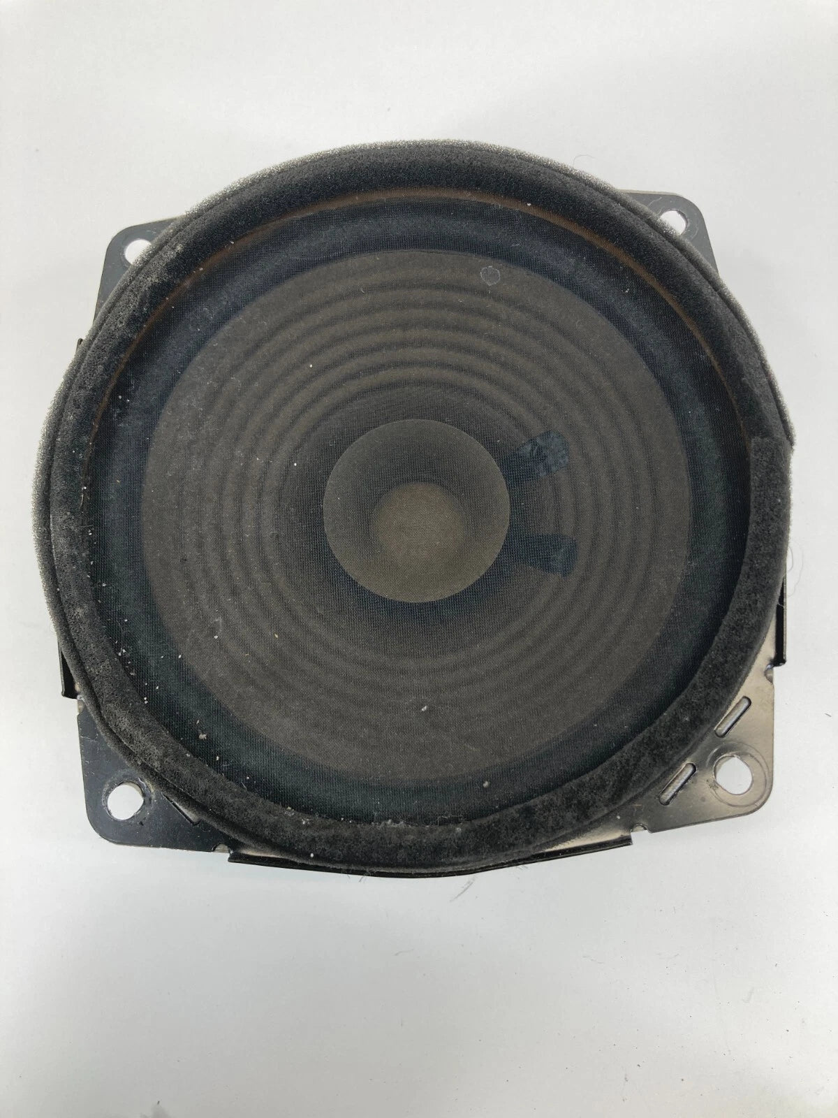 1997-2004 MITSUBISHI MONTERO SPORT FRONT LEFT DRIVER SIDE DOOR SPEAKER MR142014