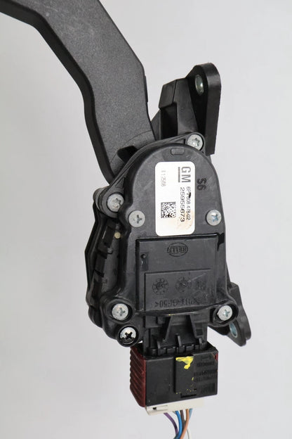 2006-2010 HUMMER H3 GAS PEDAL ACCELERATOR THROTTLE 25955673 OEM FACTORY