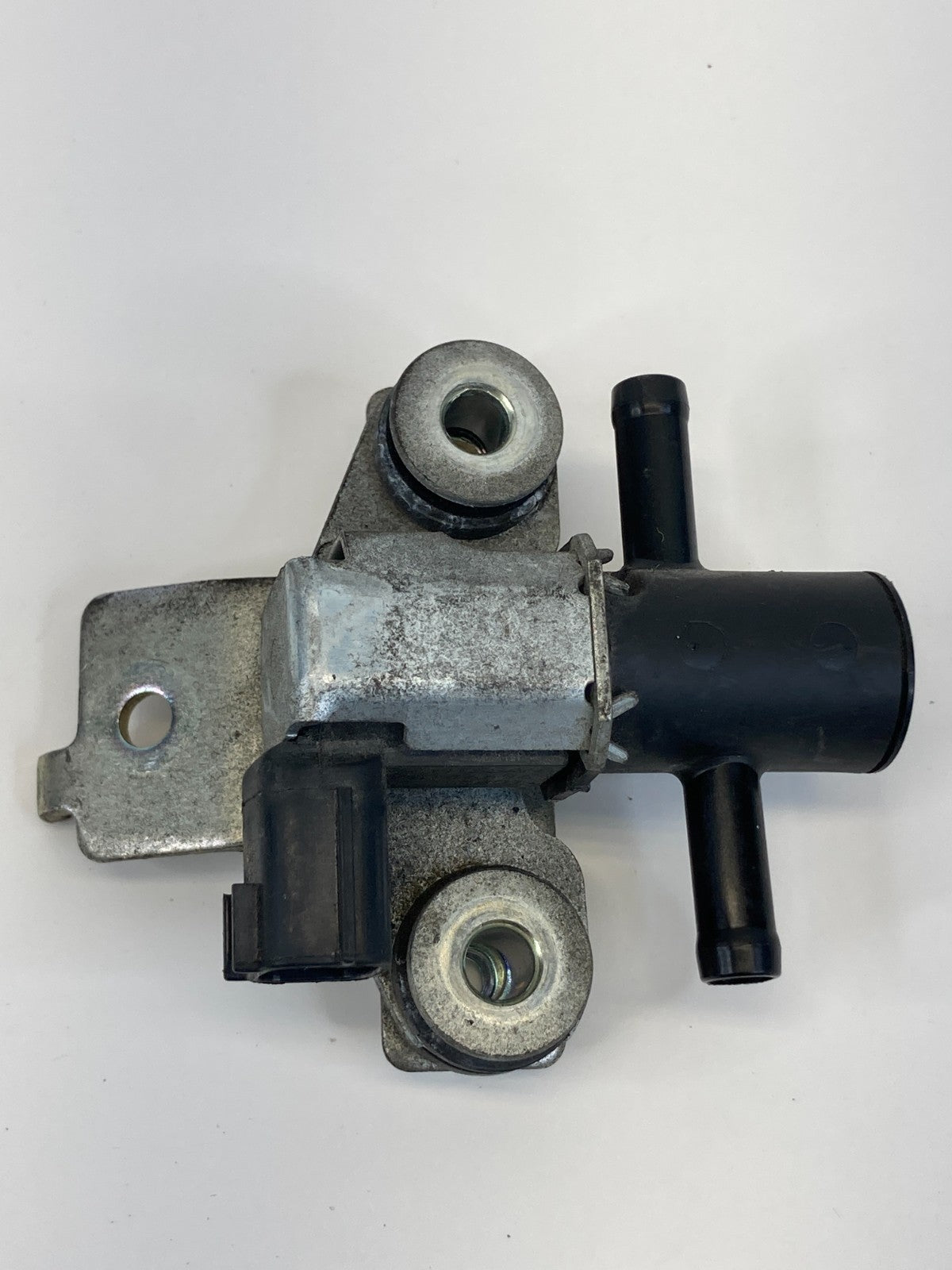 2009-2017 Nissan Murano Vacuum Purge Solenoid Fuel Valve Vapor Canister OEM