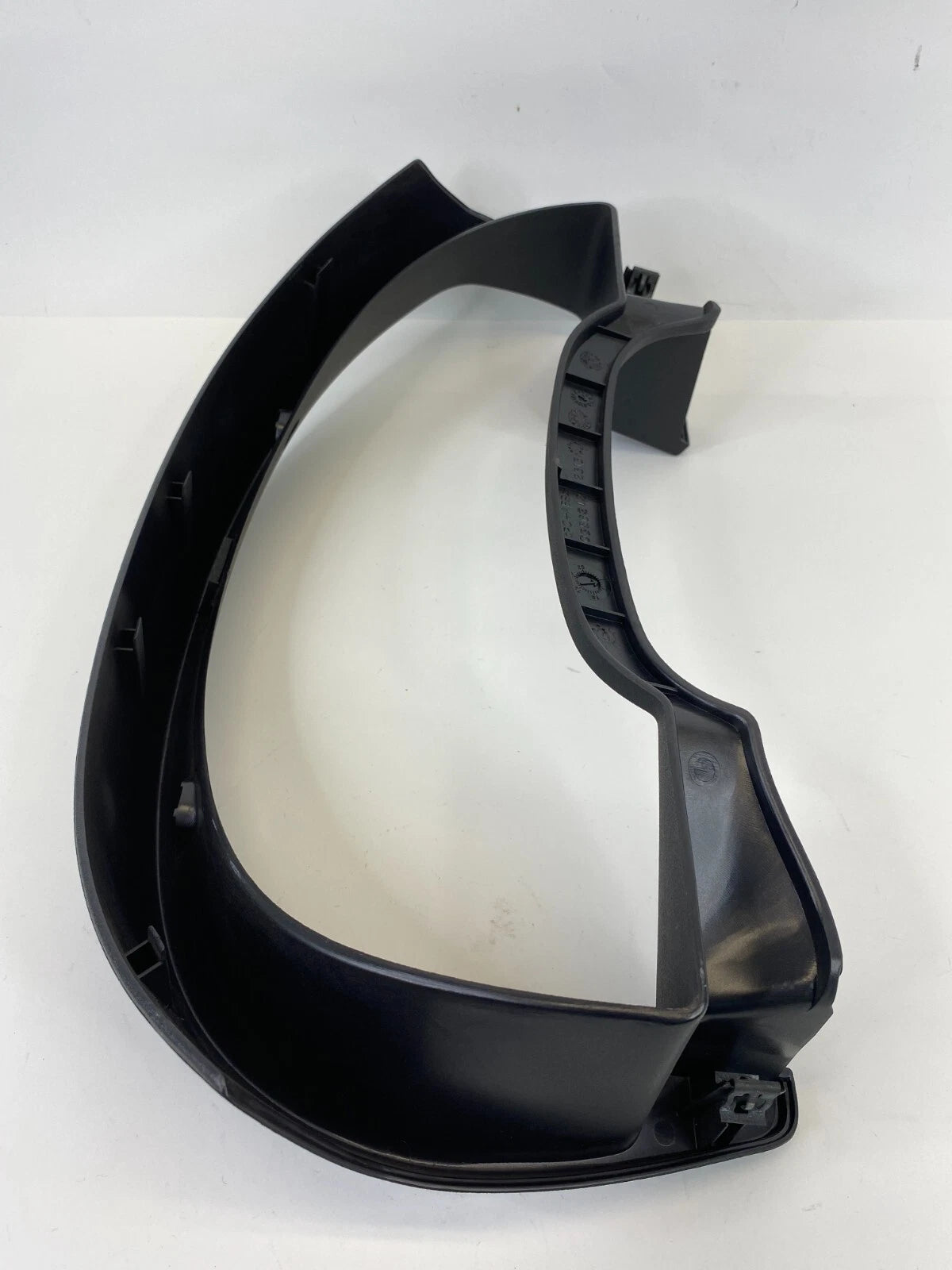 06 07 SATURN VUE DASH INSTRUMENT SPEEDOMETER CLUSTER TRIM COVER BEZEL 10356212