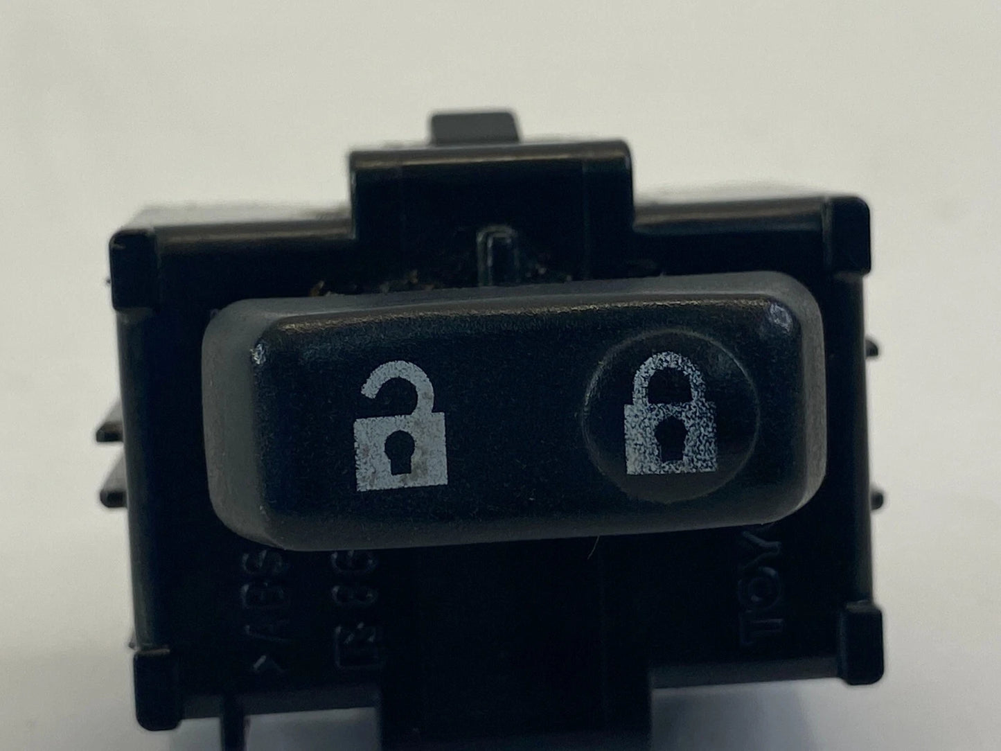 2009 2010 09 10 PONTIAC VIBE FRONT RIGHT PASSEGER DOOR LOCK BUTTON SWITCH OEM