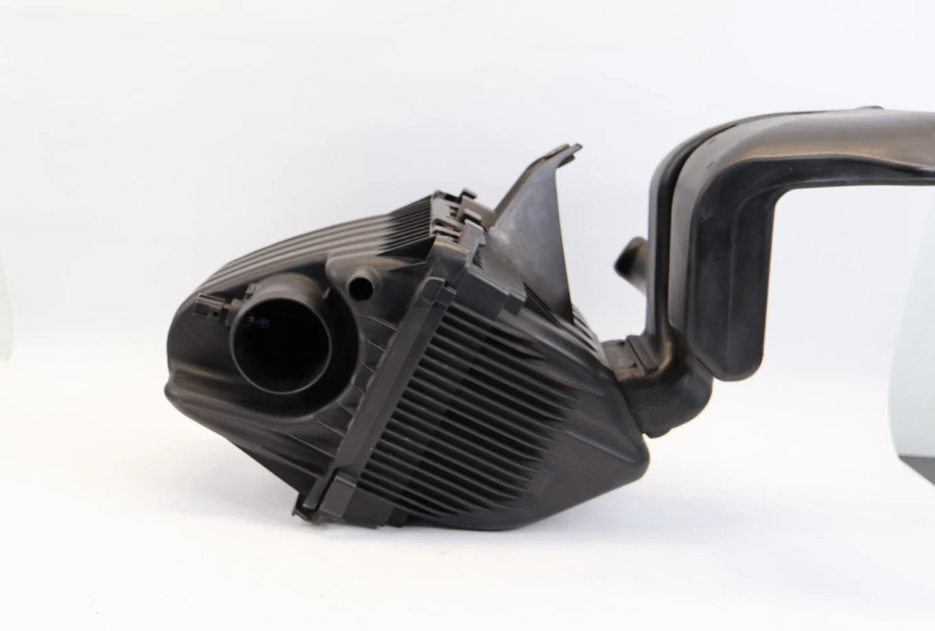 2008-2014 DODGE AVENGER 2.4L AIR CLEANER INTAKE HOUSING BOX W AIR FRESH DUCT OEM
