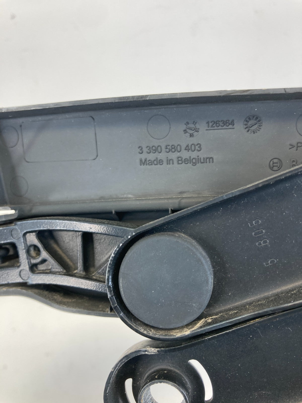 2011-2017 VW Volkswagen Touareg Front Windshield Wiper Arm Pair Set OEM