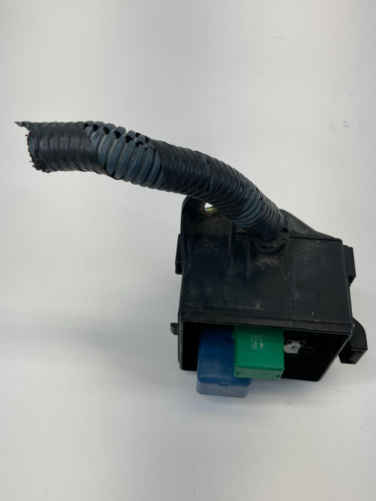 2004 2005 2006 Lexus LS430 4.3L Engine Compartment Room Bay Fuse Relay Box OEM