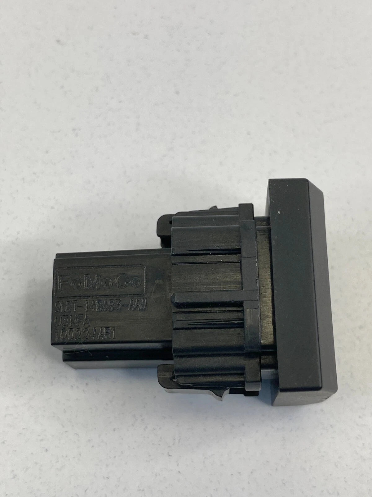 2008-2011 MERCURY MARINER DASH TRACTION SWITCH BUTTON CONTROL 9L8T-14B493-AAW