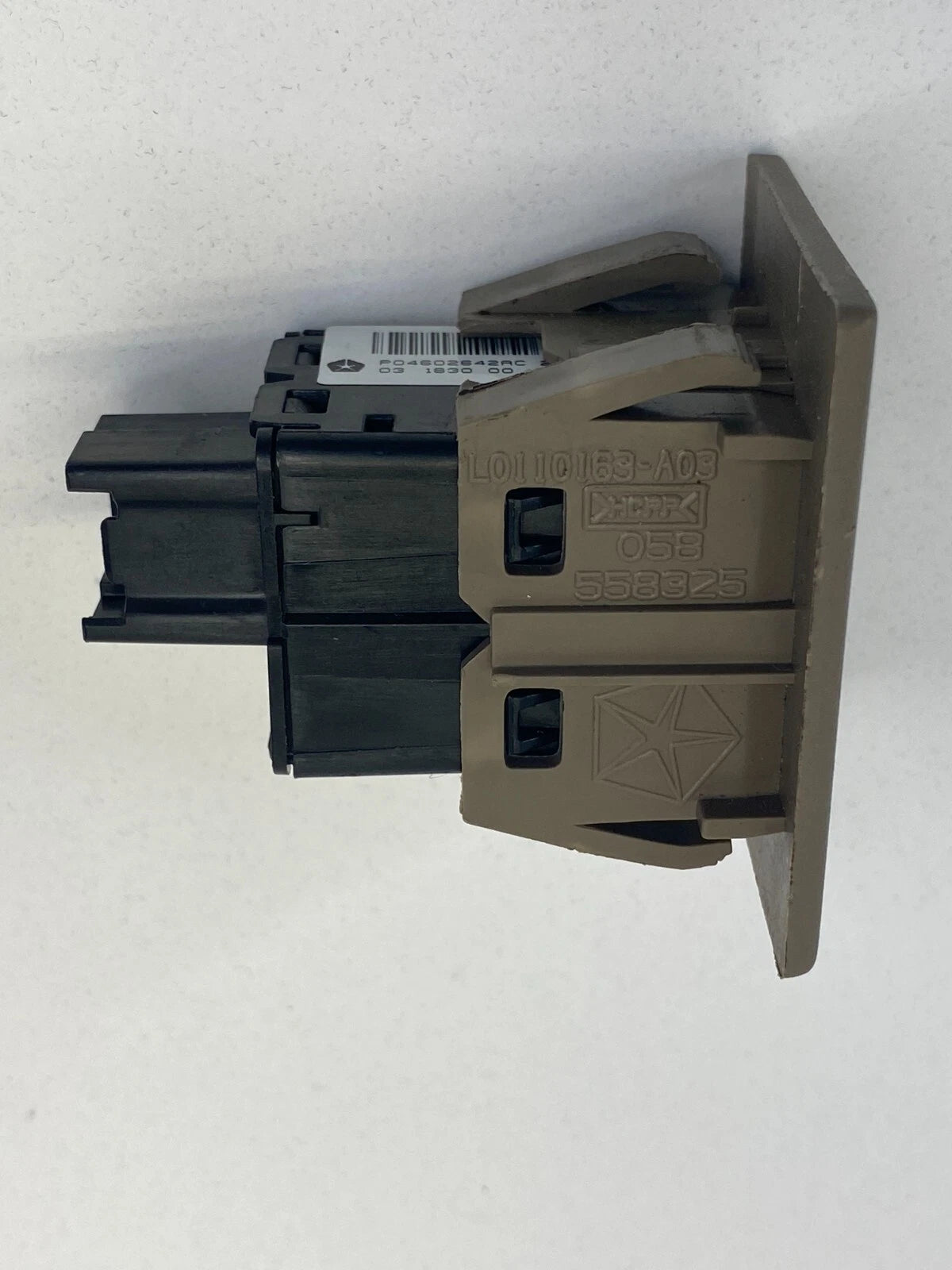2008-2010 TOWN & COUNTRY POWER INVERTER SWITCH BUTTON W/ BEZEL TRIM P04602642AC