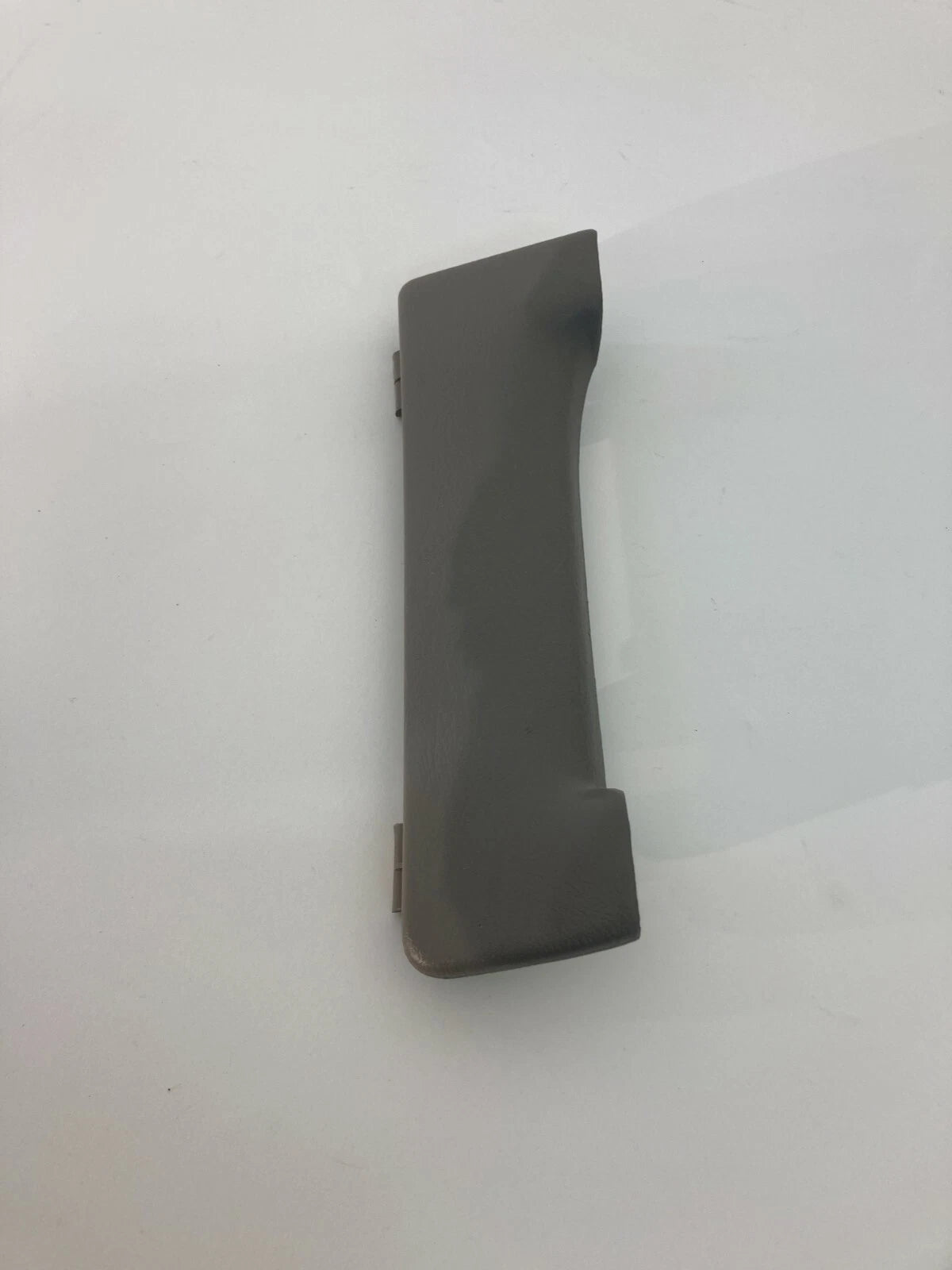 2001-2006 TOYOTA SEQUOIA RIGHT SIDE B PILLAR HANDLE COVER TRIM PANEL 74637-0C010