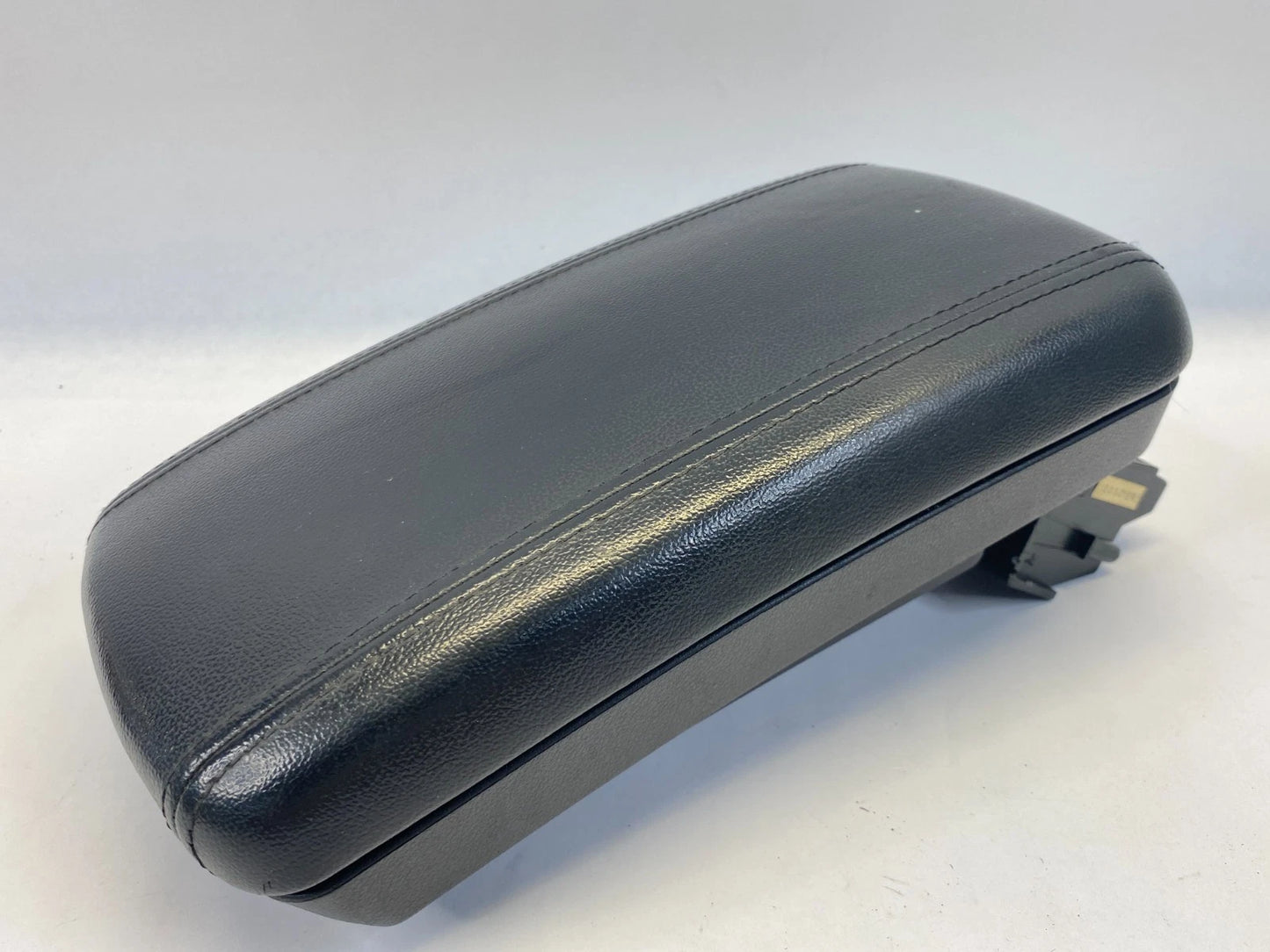 2010-2013 KIA FORTE CENTER CONSOLE ARMREST ARM REST TOP LID COVER ASSY OEM