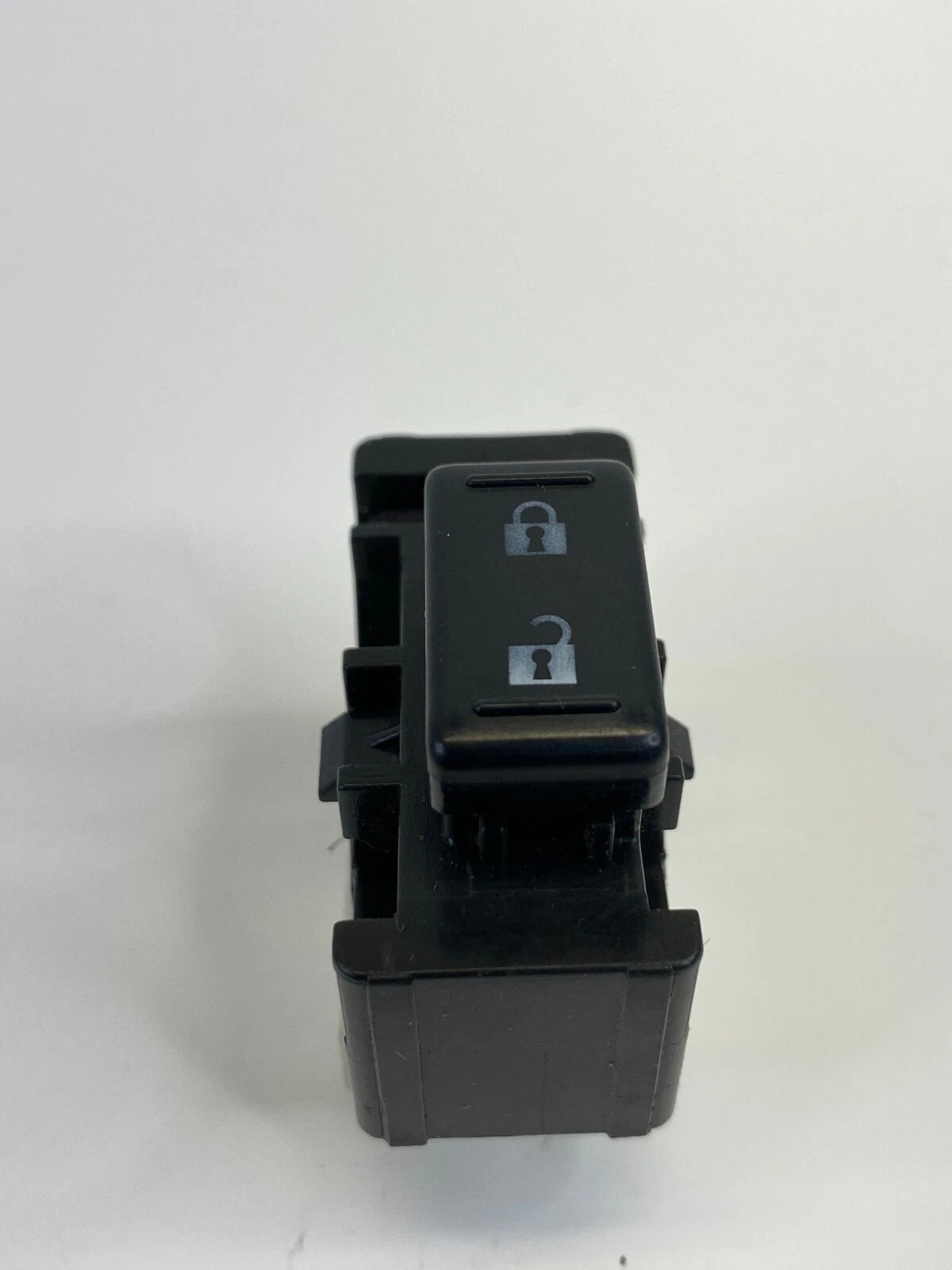 11-18 SUBARU FORESTER FRONT RIGHT PASSENGER SIDE DOOR LOCK CONTROL SWITCH OEM