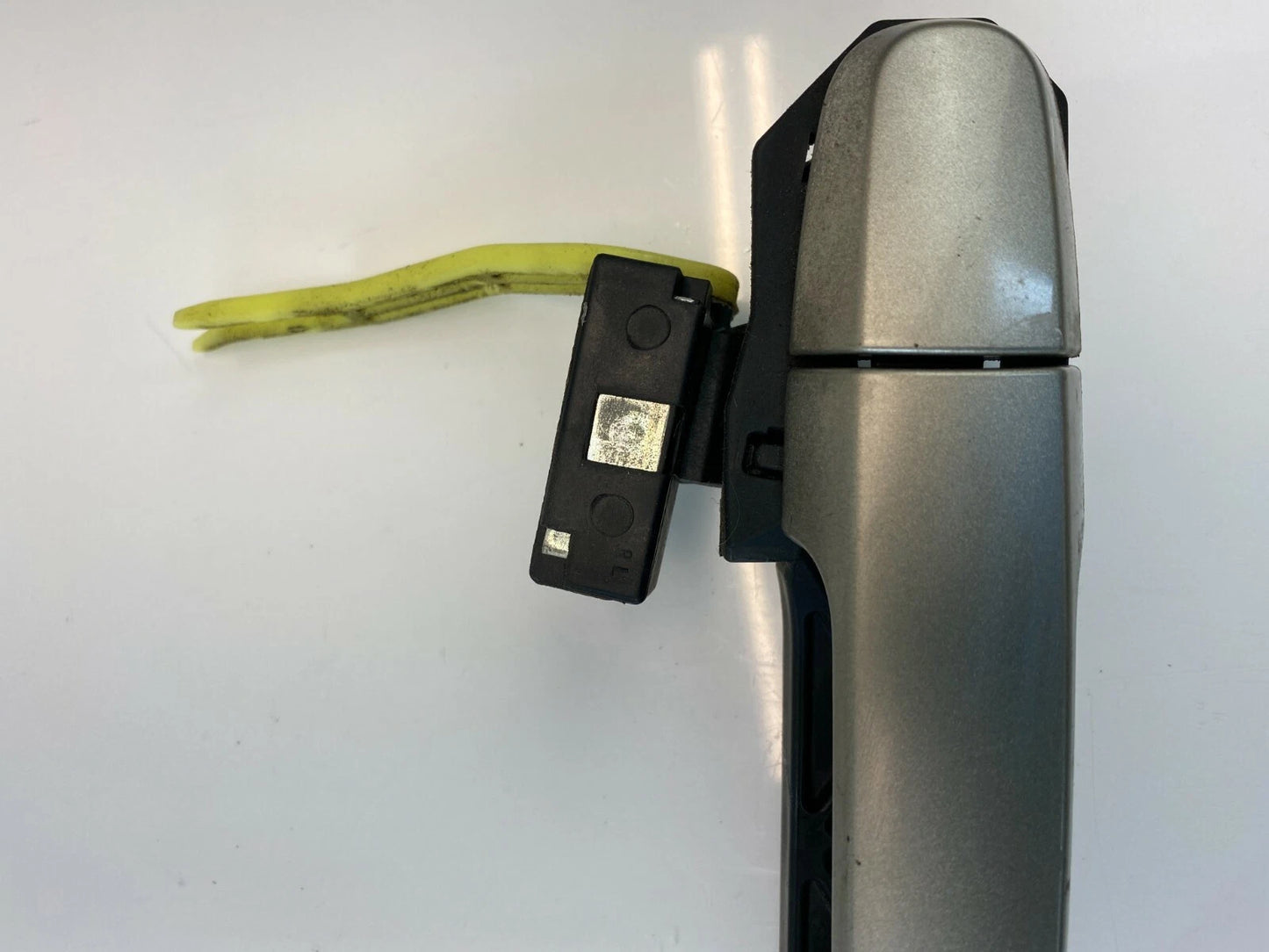 2004-2009 TOYOTA PRIUS REAR LEFT SIDE EXTERIOR DOOR HANDLE ASSEMBLY OEM