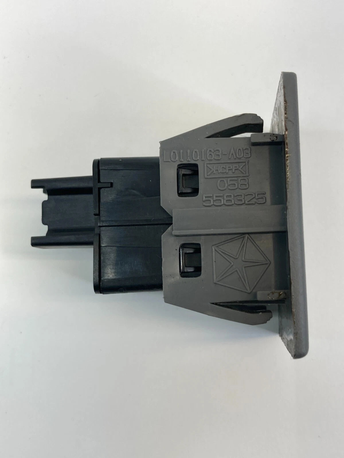 08-10 DODGE GRAND CARAVAN POWER INVERTER SWITCH BUTTON W/ BEZEL TRIM L0110163-A0