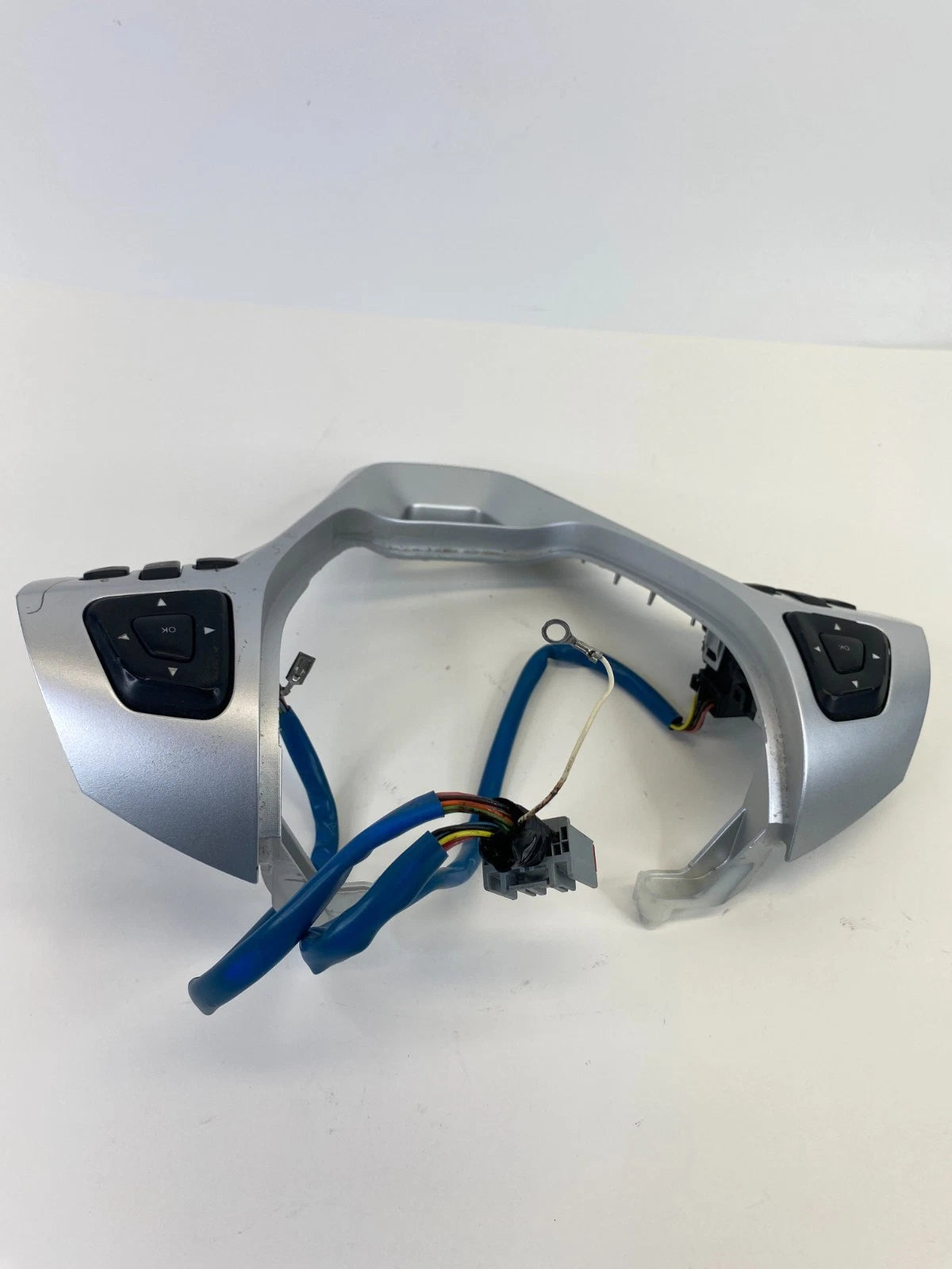 2013-2019 Ford Taurus Steering Wheel Cruise & Audio Control Switch Trim Bezel