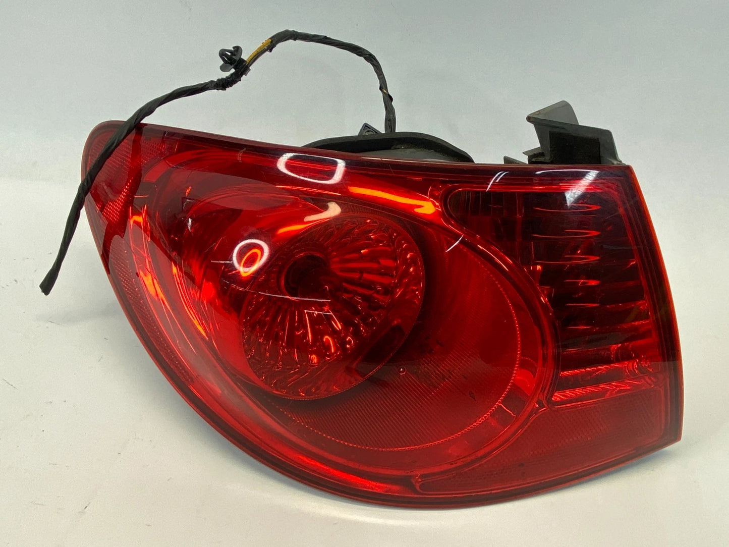 2007-2010 HYUNDAI ELANTRA SEDAN LEFT DRIVER SIDE OUTER TAILLIGHT TAIL LAMP OEM