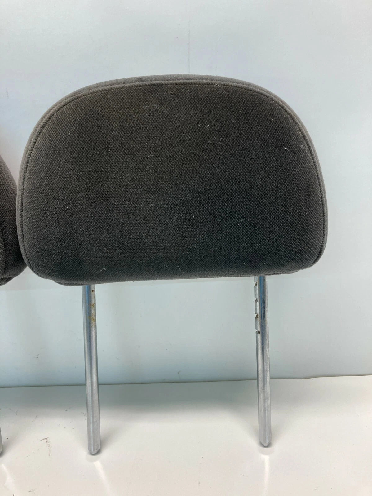 2002-2005 FORD EXPLORER FRONT LEFT & RIGHT SEAT HEADREST HEAD REST SET OEM